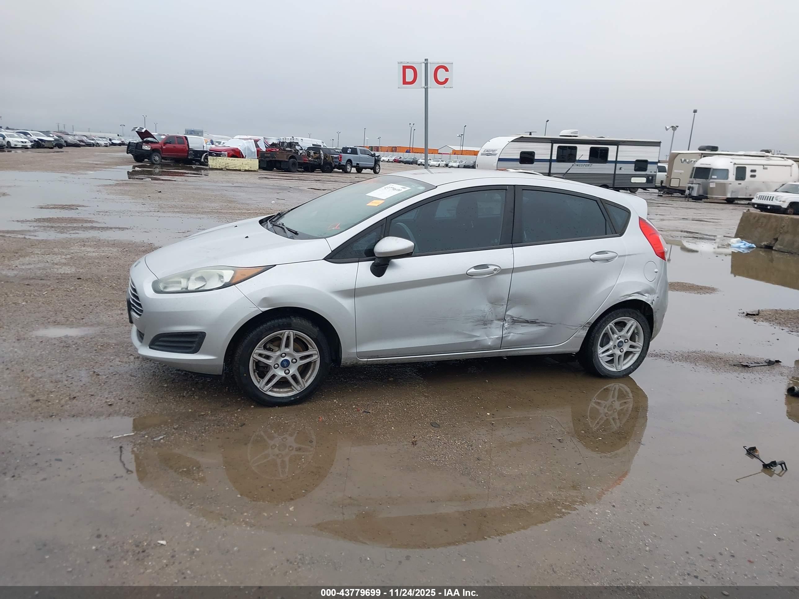FORD FIESTA image 6