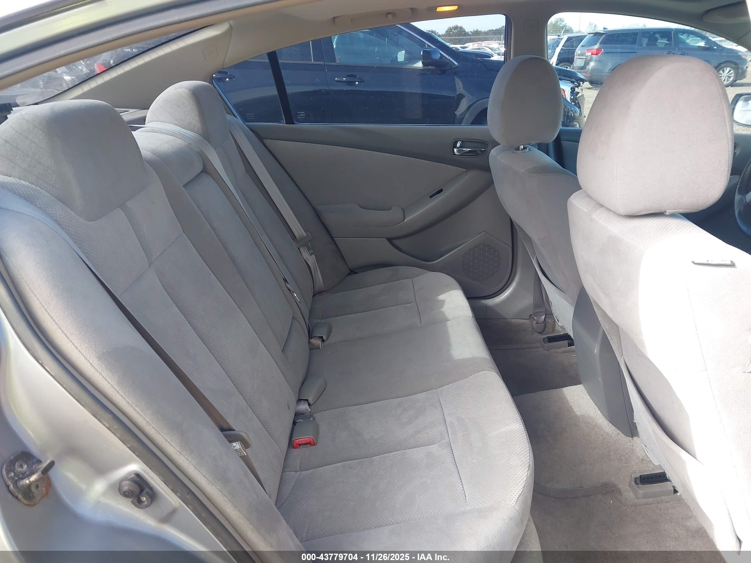 NISSAN ALTIMA image 8