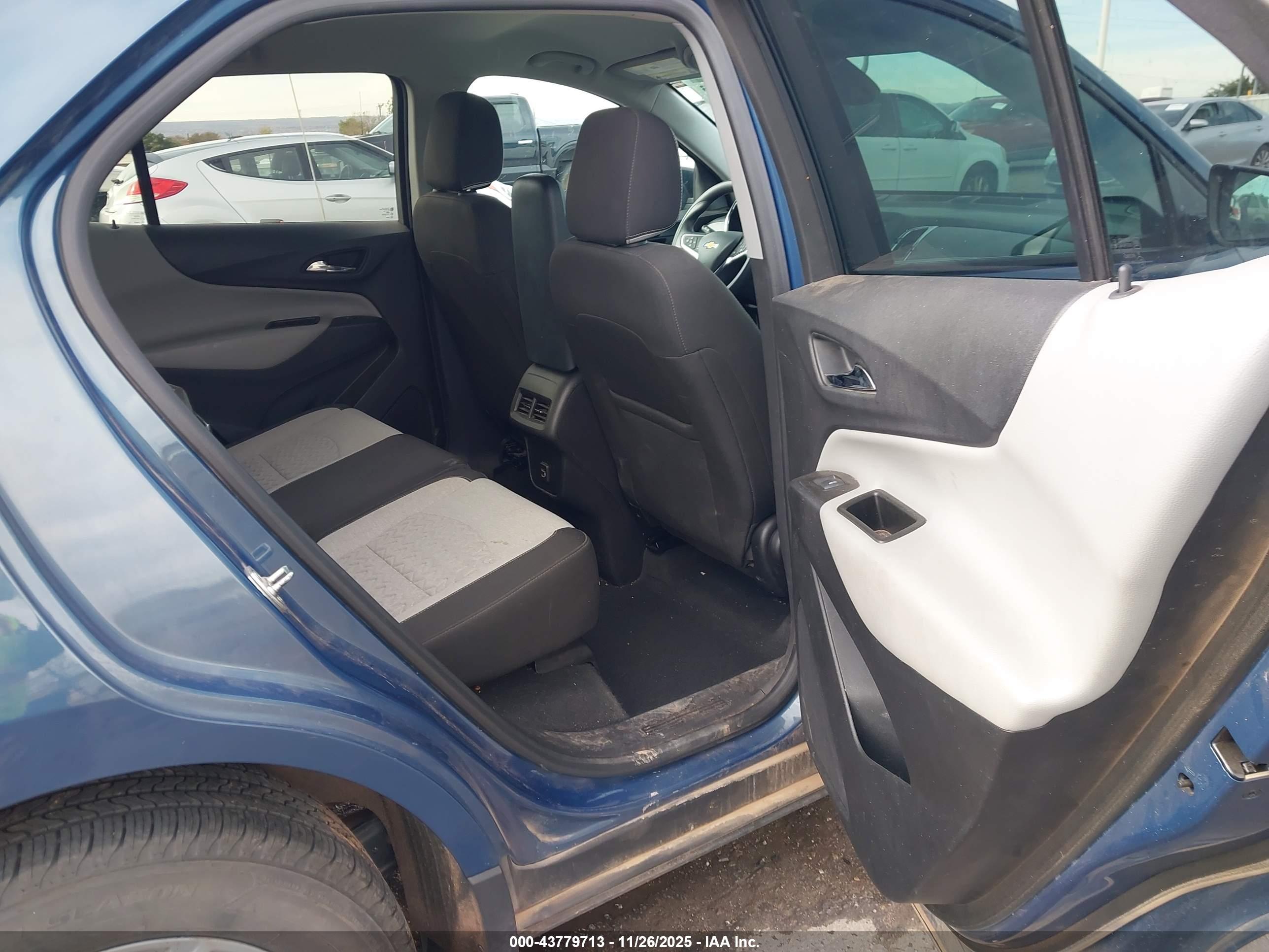 CHEVROLET EQUINOX image 8
