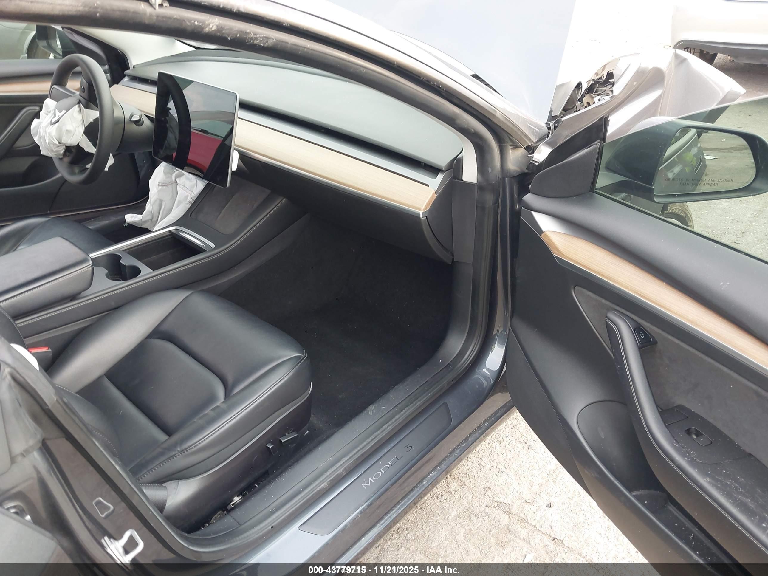 TESLA MODEL image 5