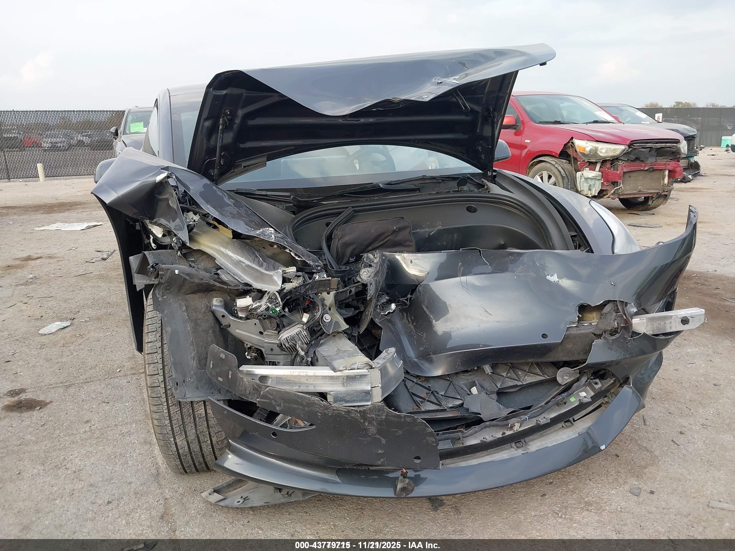 TESLA MODEL image 6