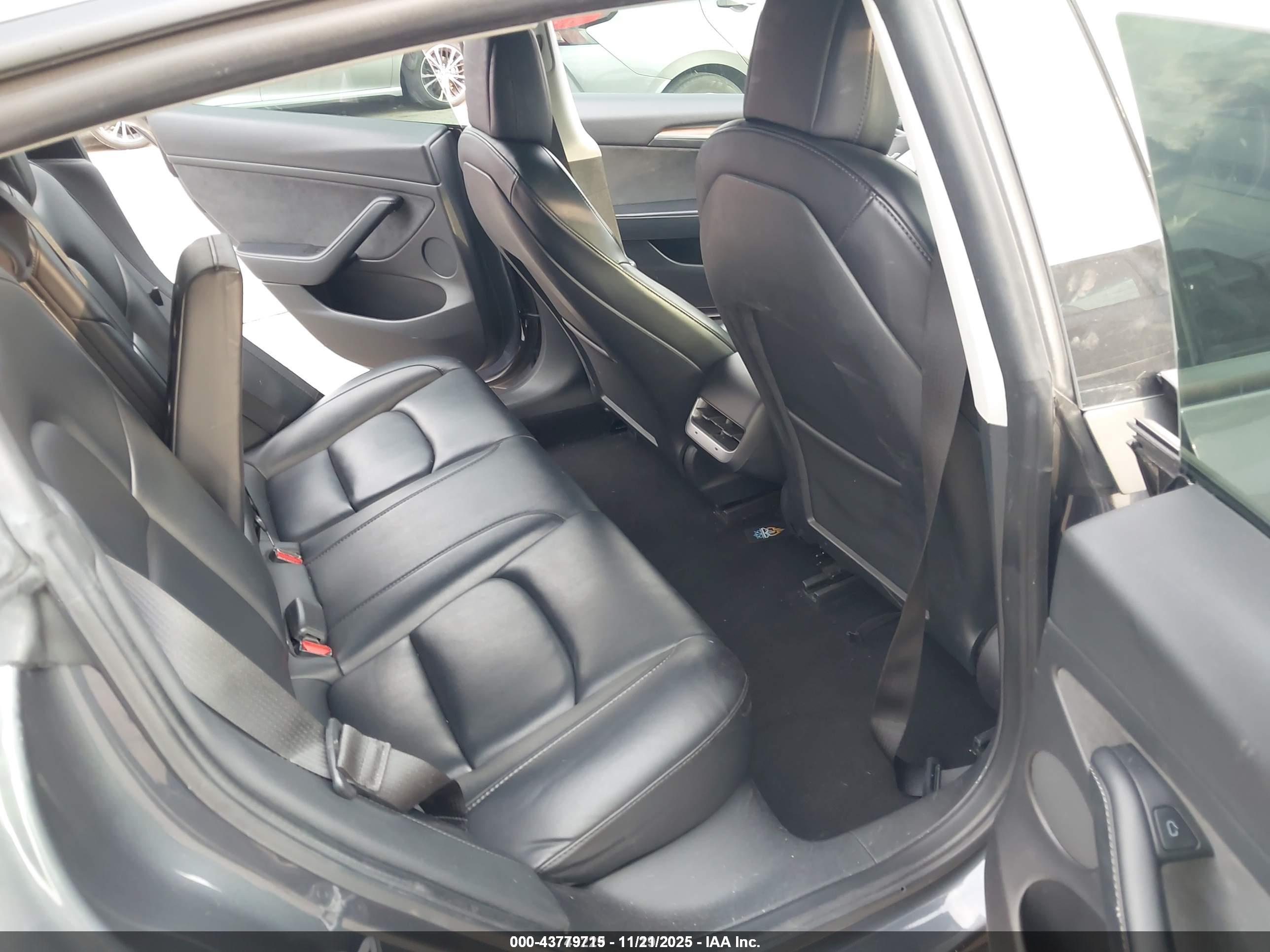 TESLA MODEL image 8