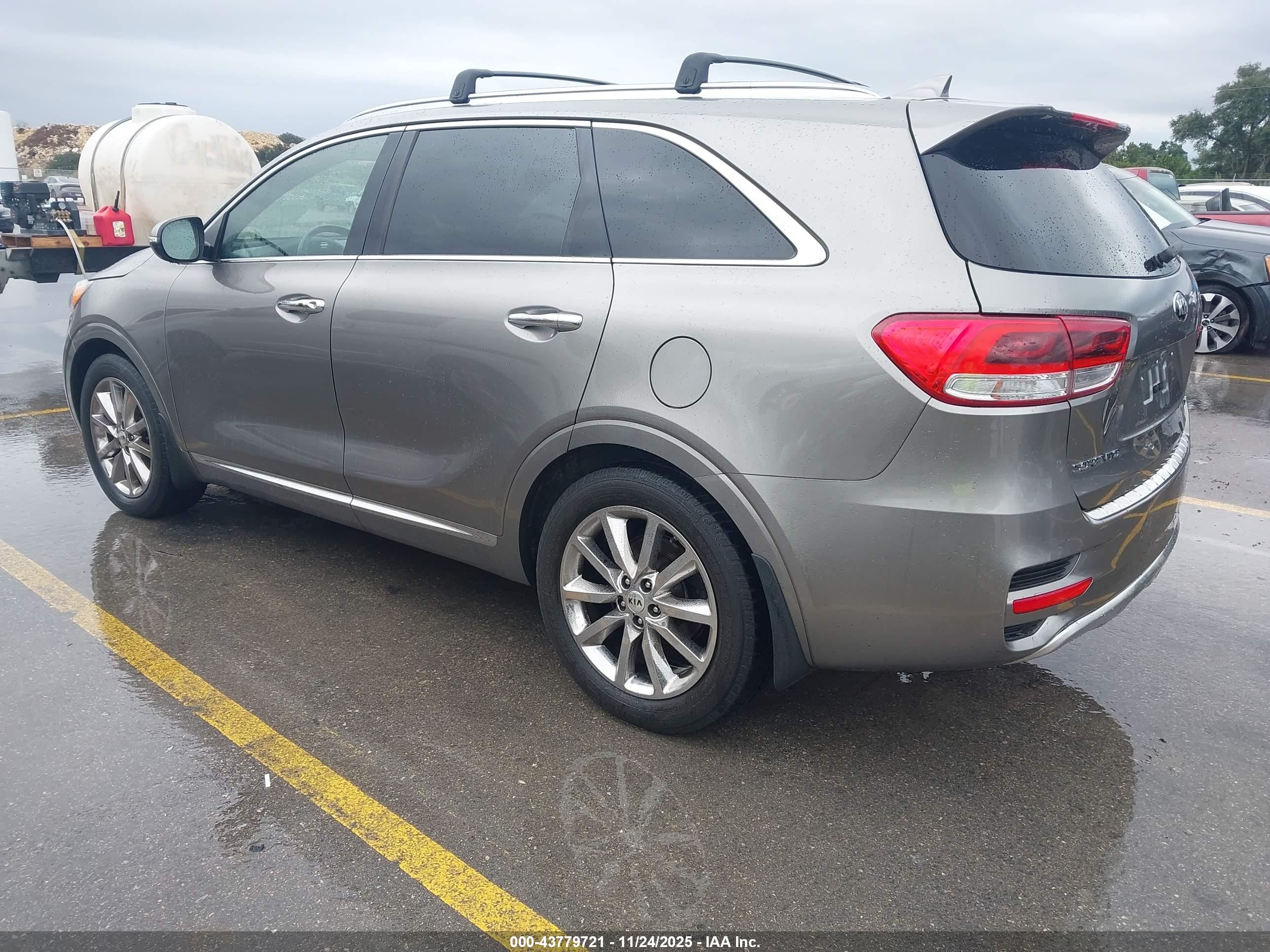 KIA SORENTO image 3
