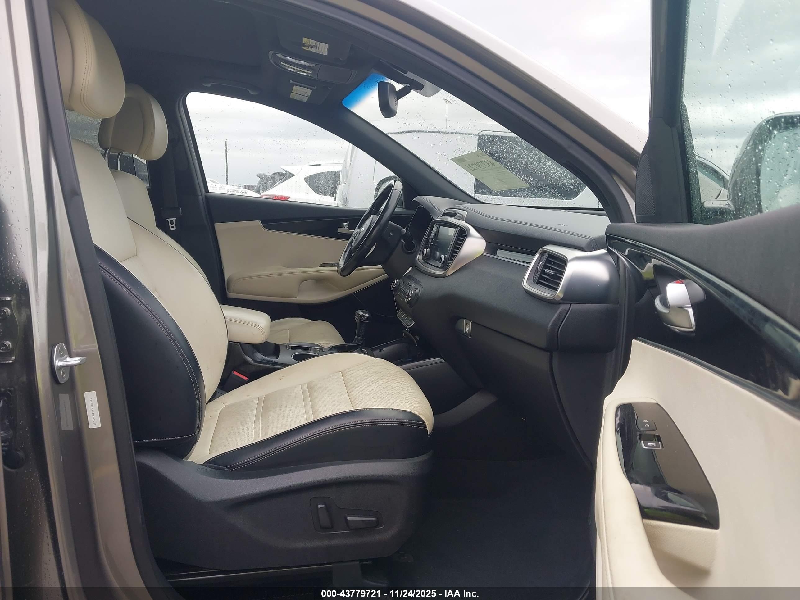 KIA SORENTO image 5