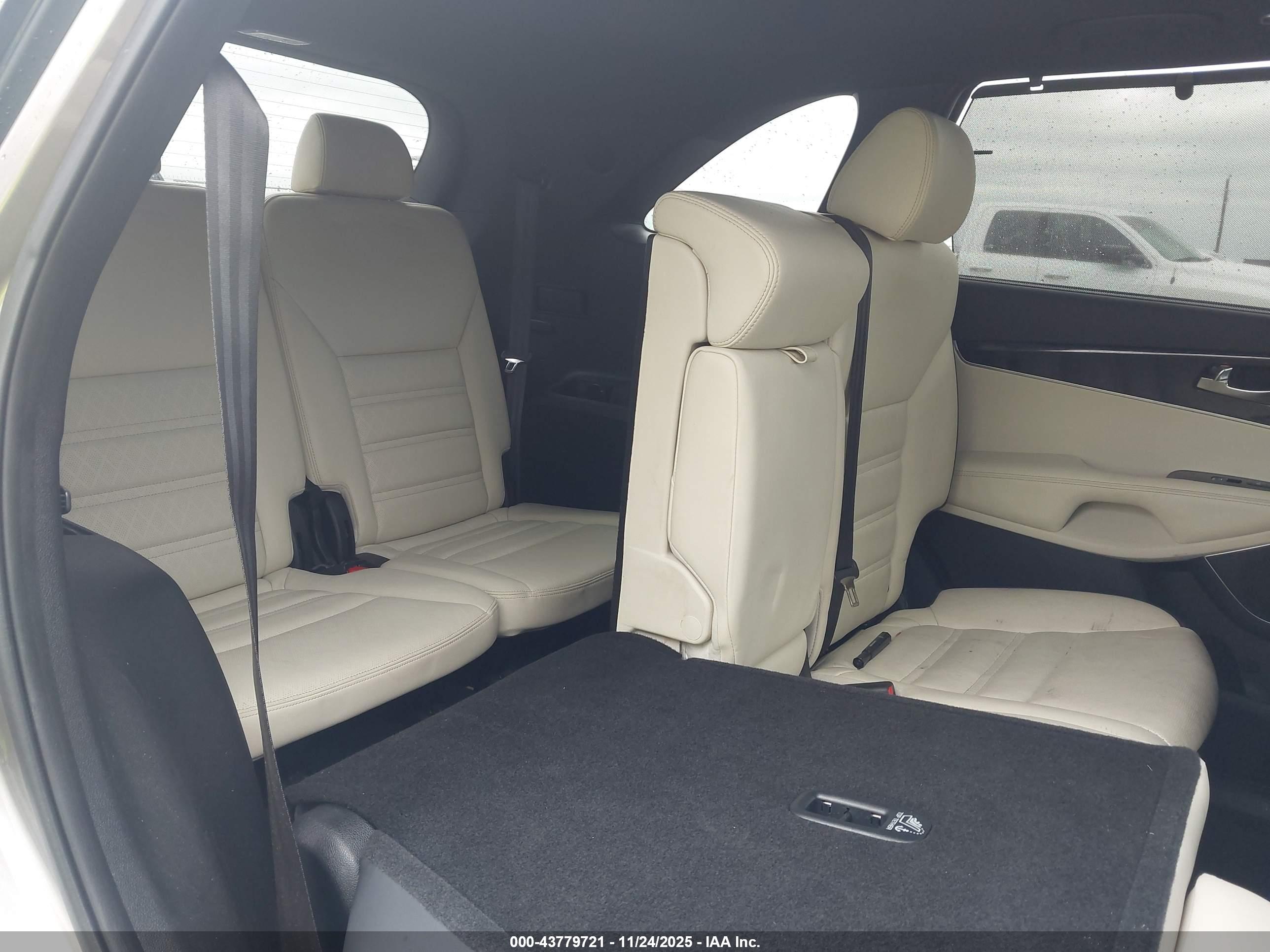 KIA SORENTO image 8