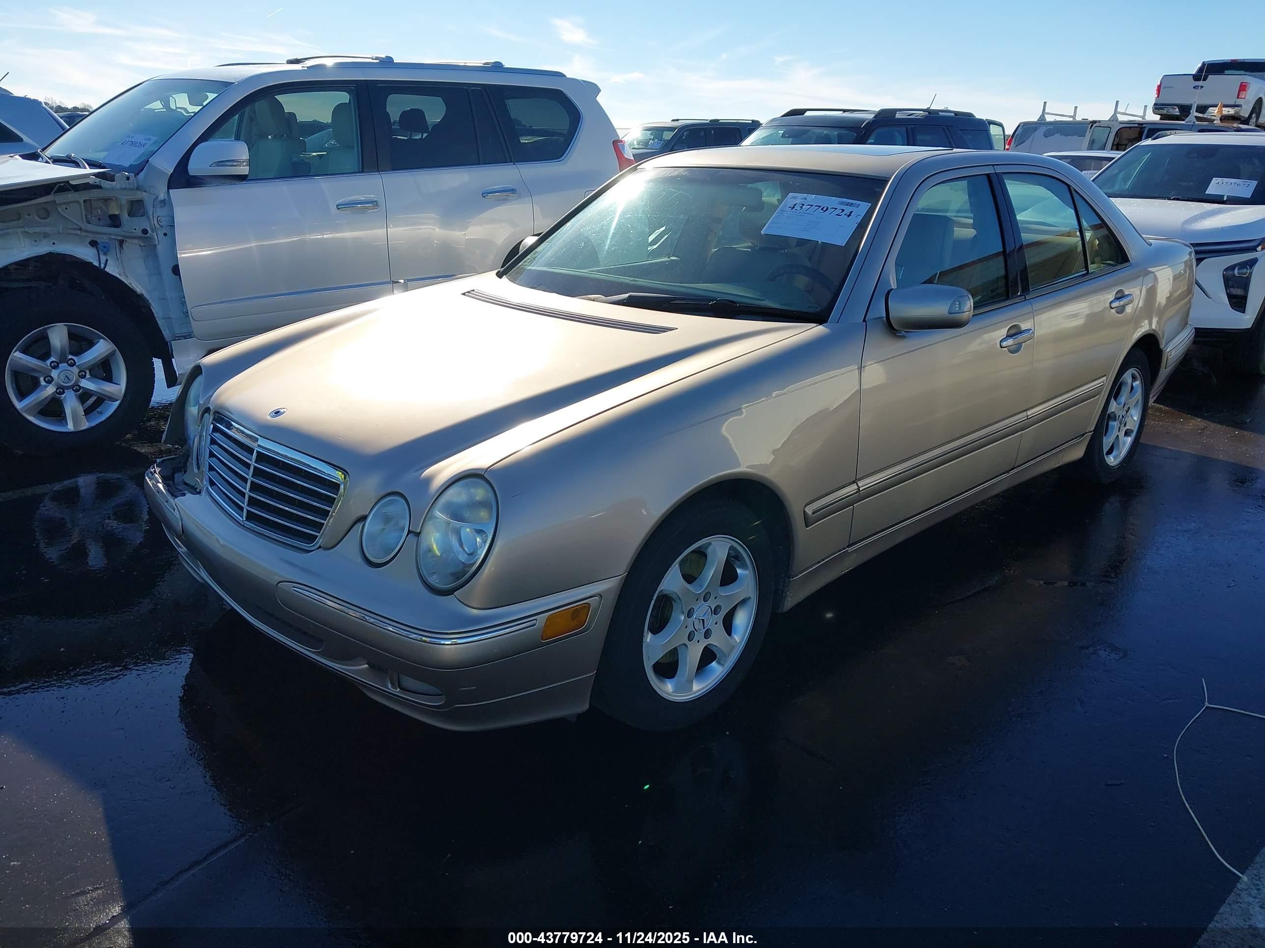MERCEDES-BENZ E image 2