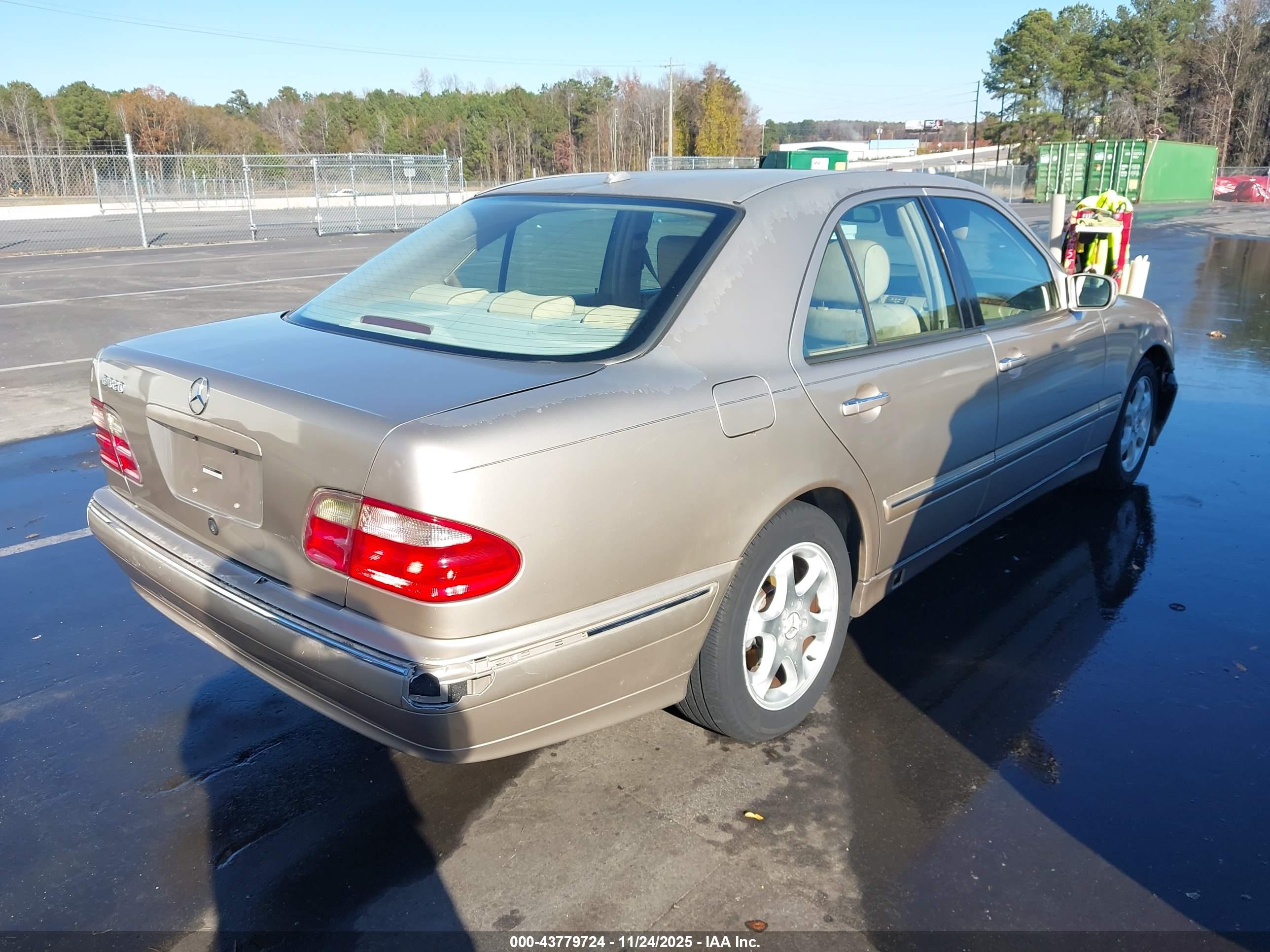 MERCEDES-BENZ E image 4