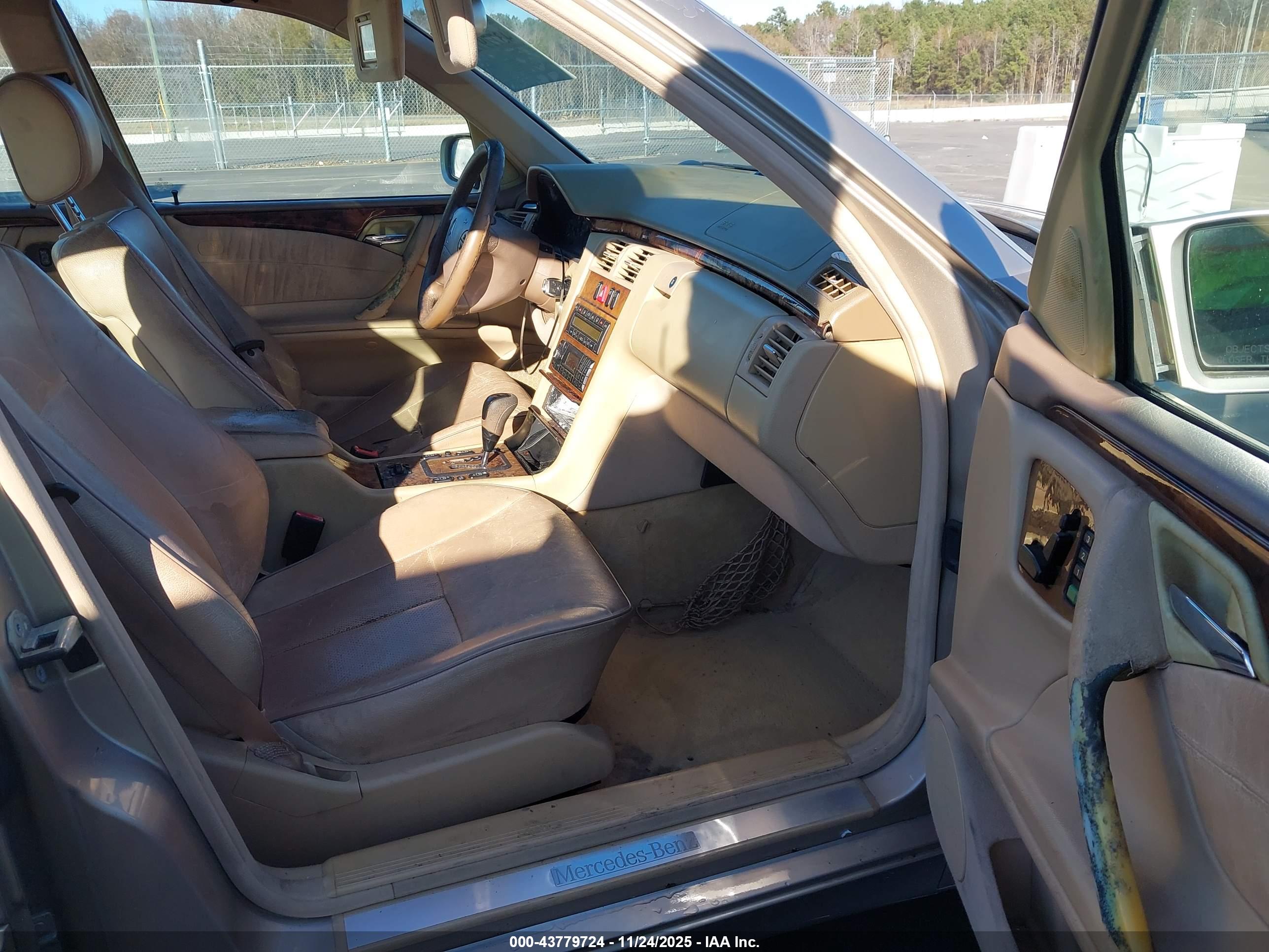 MERCEDES-BENZ E image 5