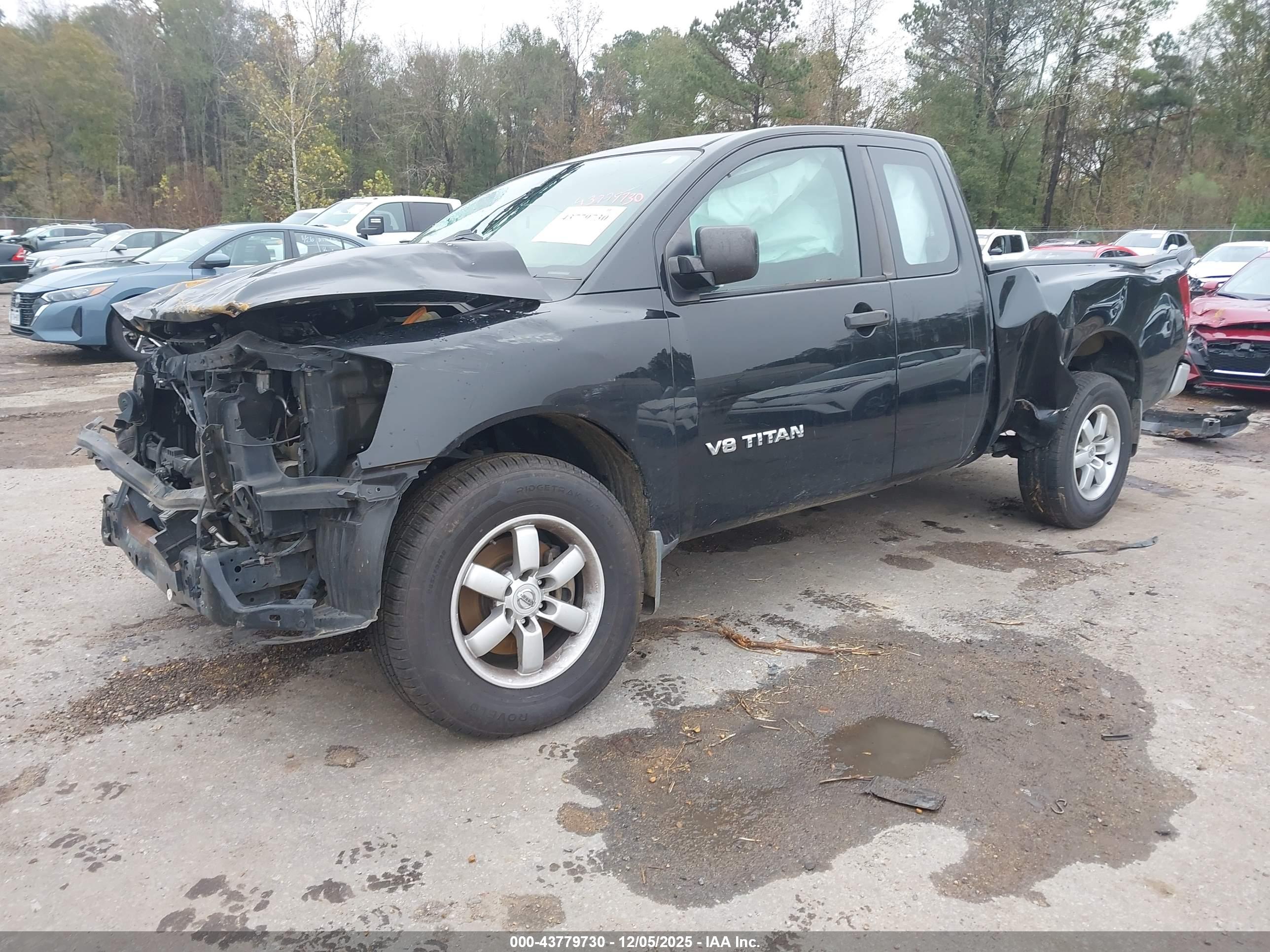 NISSAN TITAN image 2