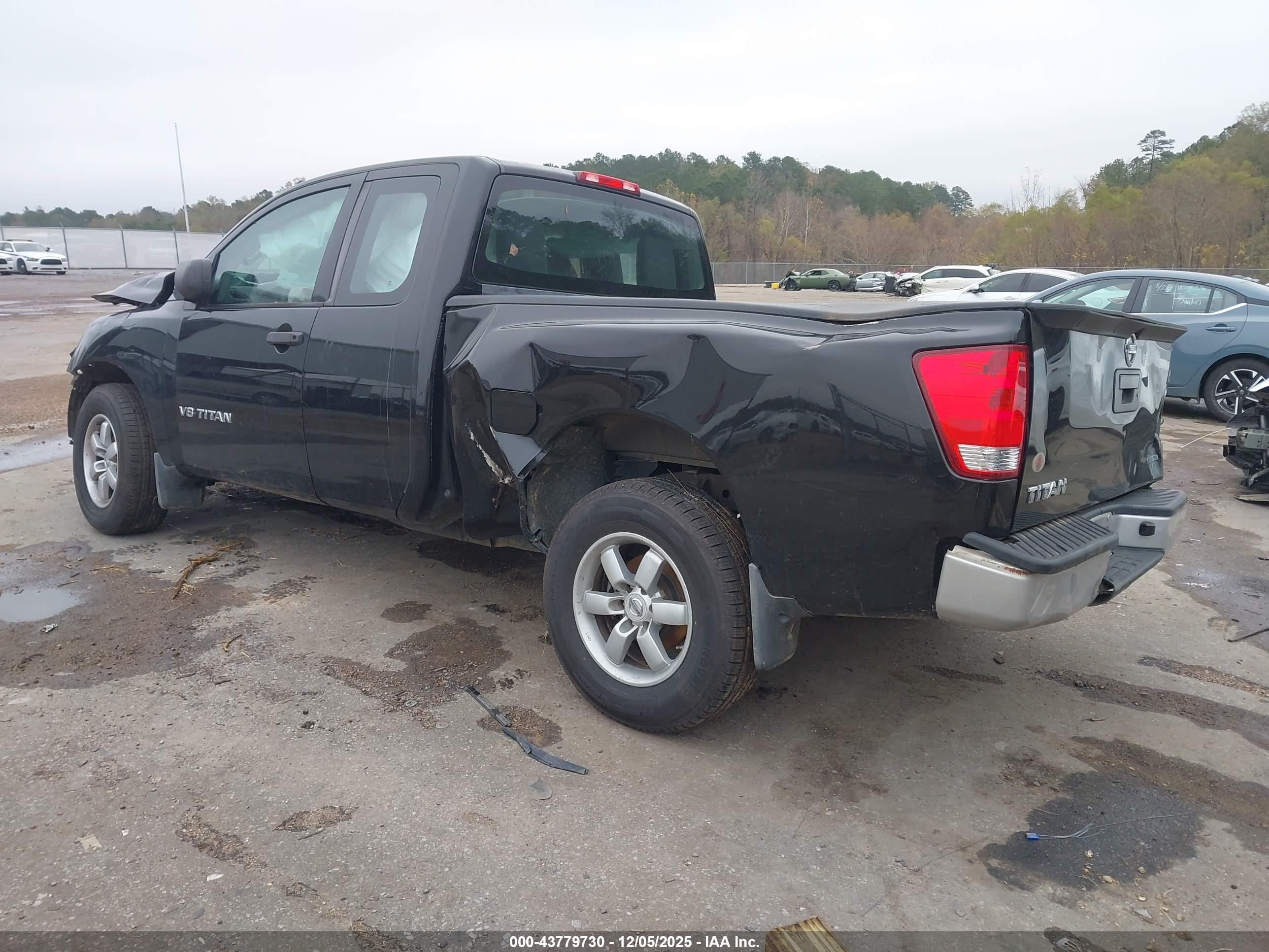 NISSAN TITAN image 3