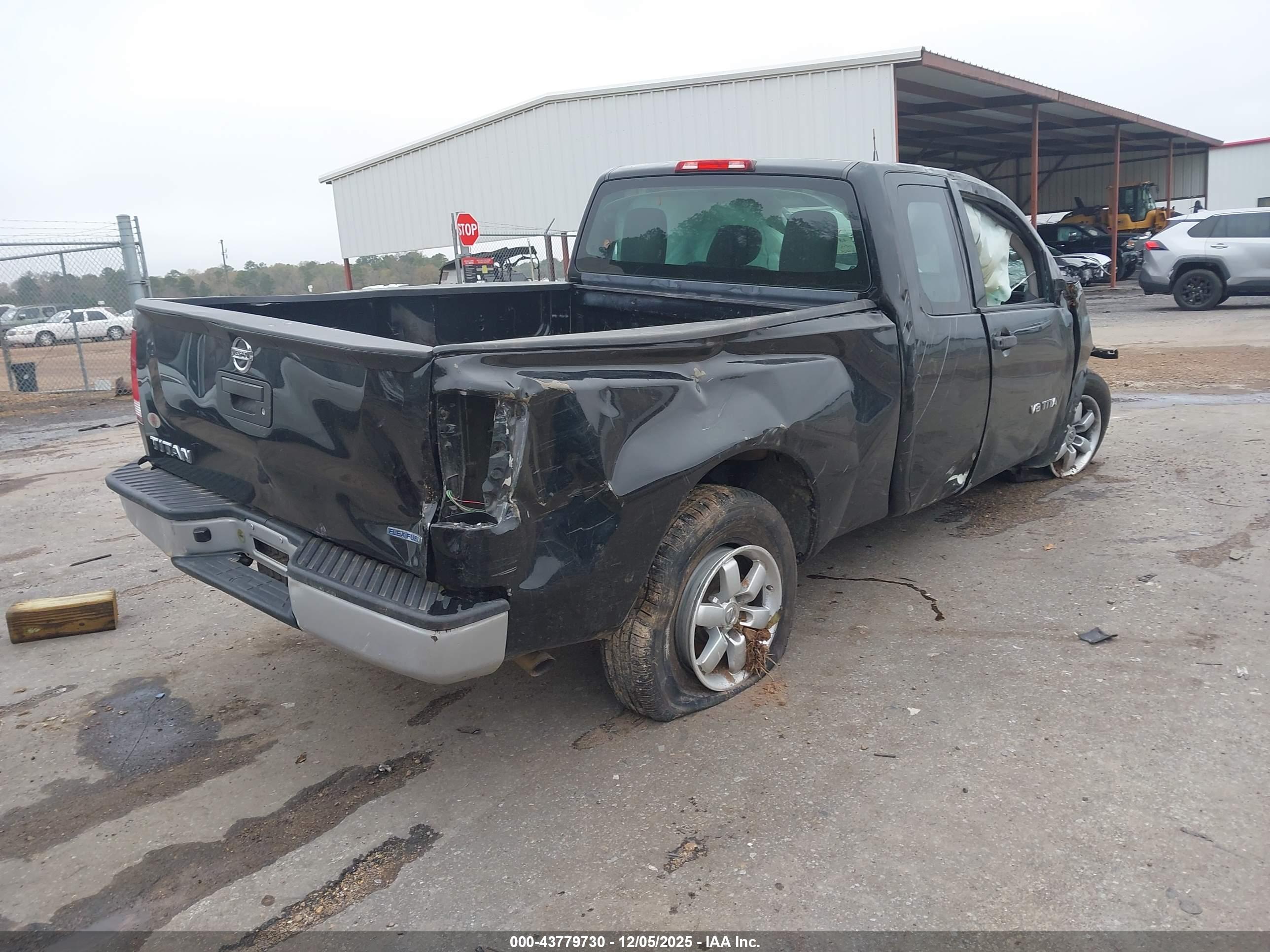 NISSAN TITAN image 4