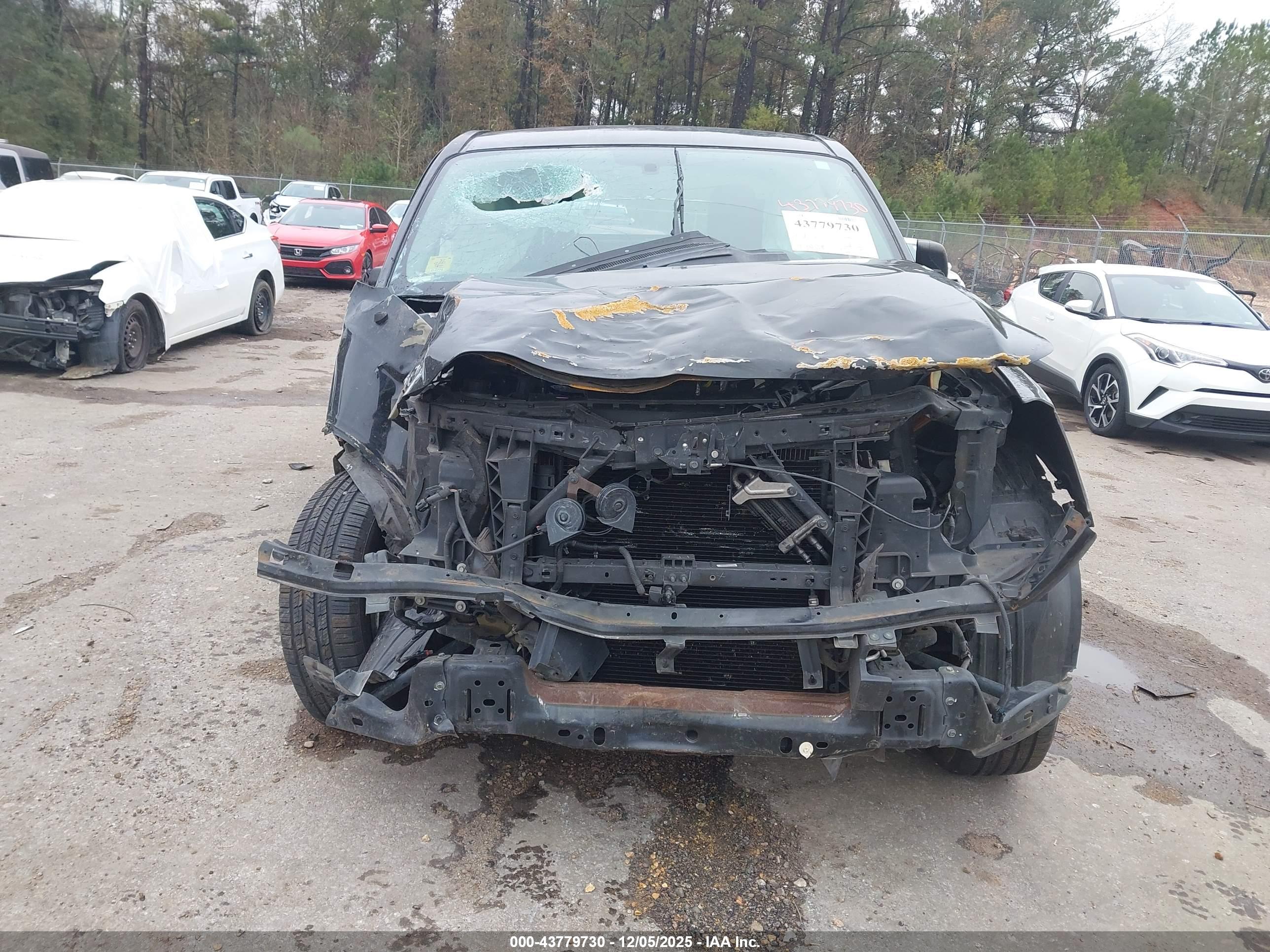 NISSAN TITAN image 6