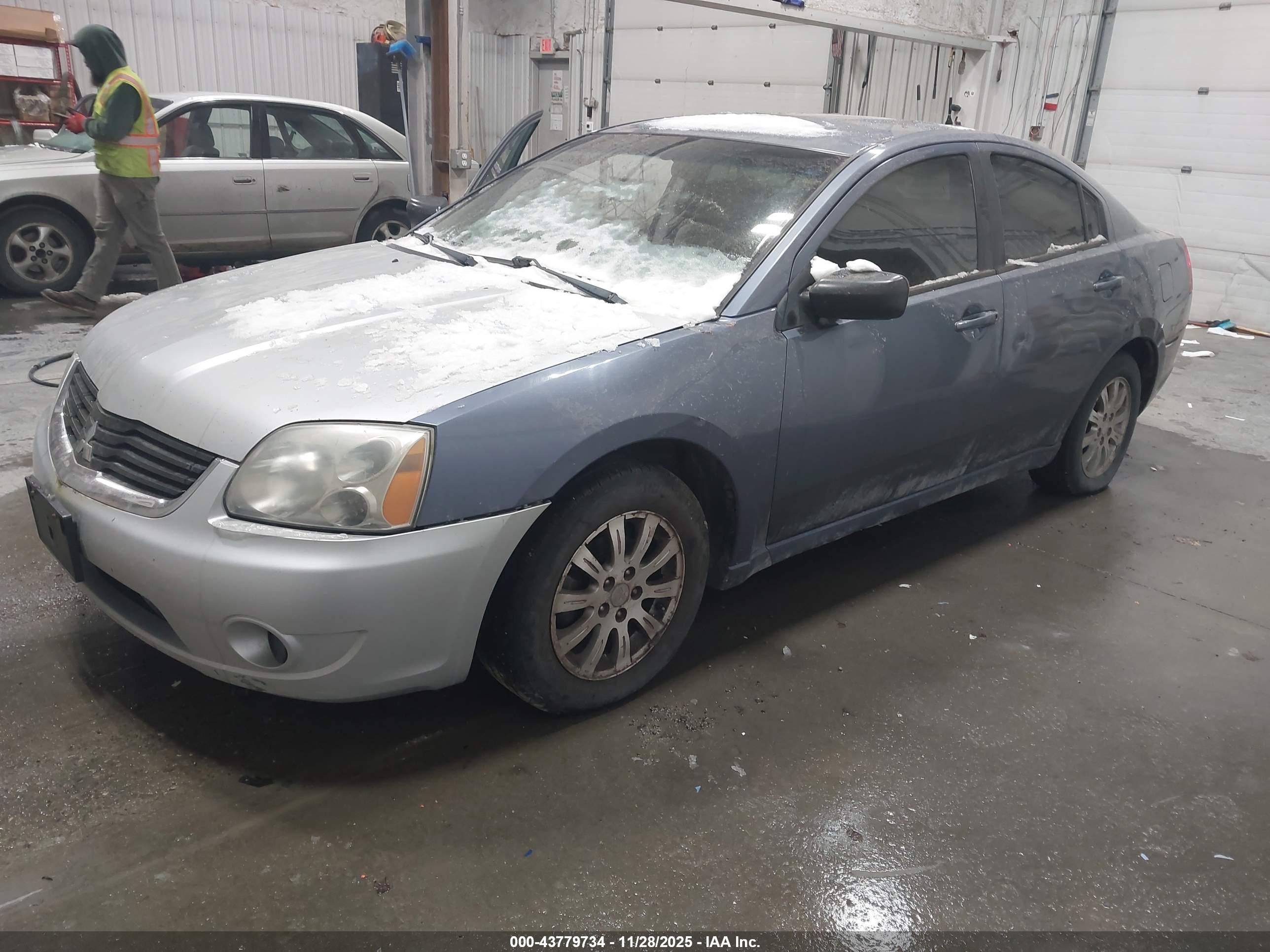 MITSUBISHI GALANT image 2