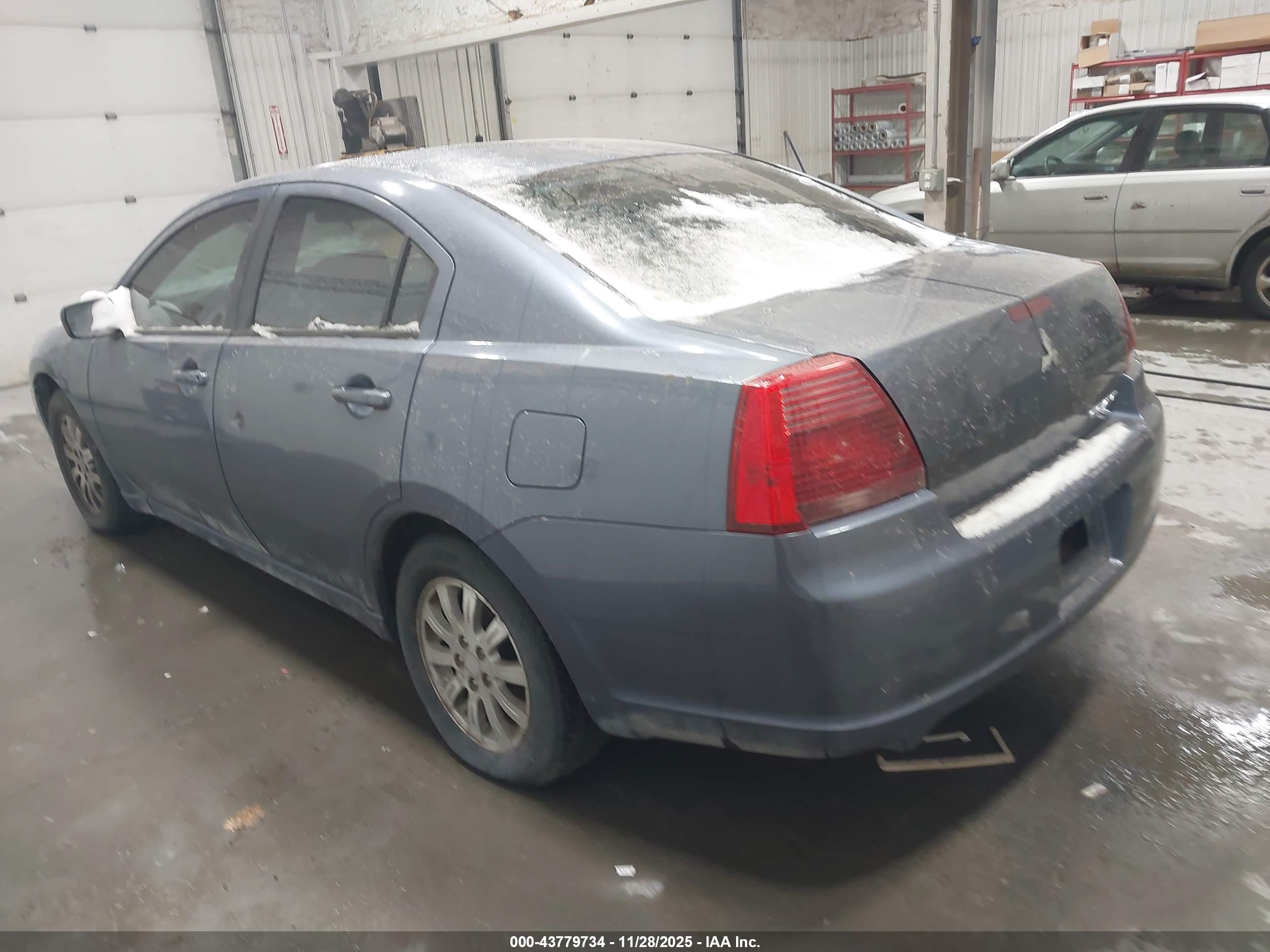 MITSUBISHI GALANT image 3
