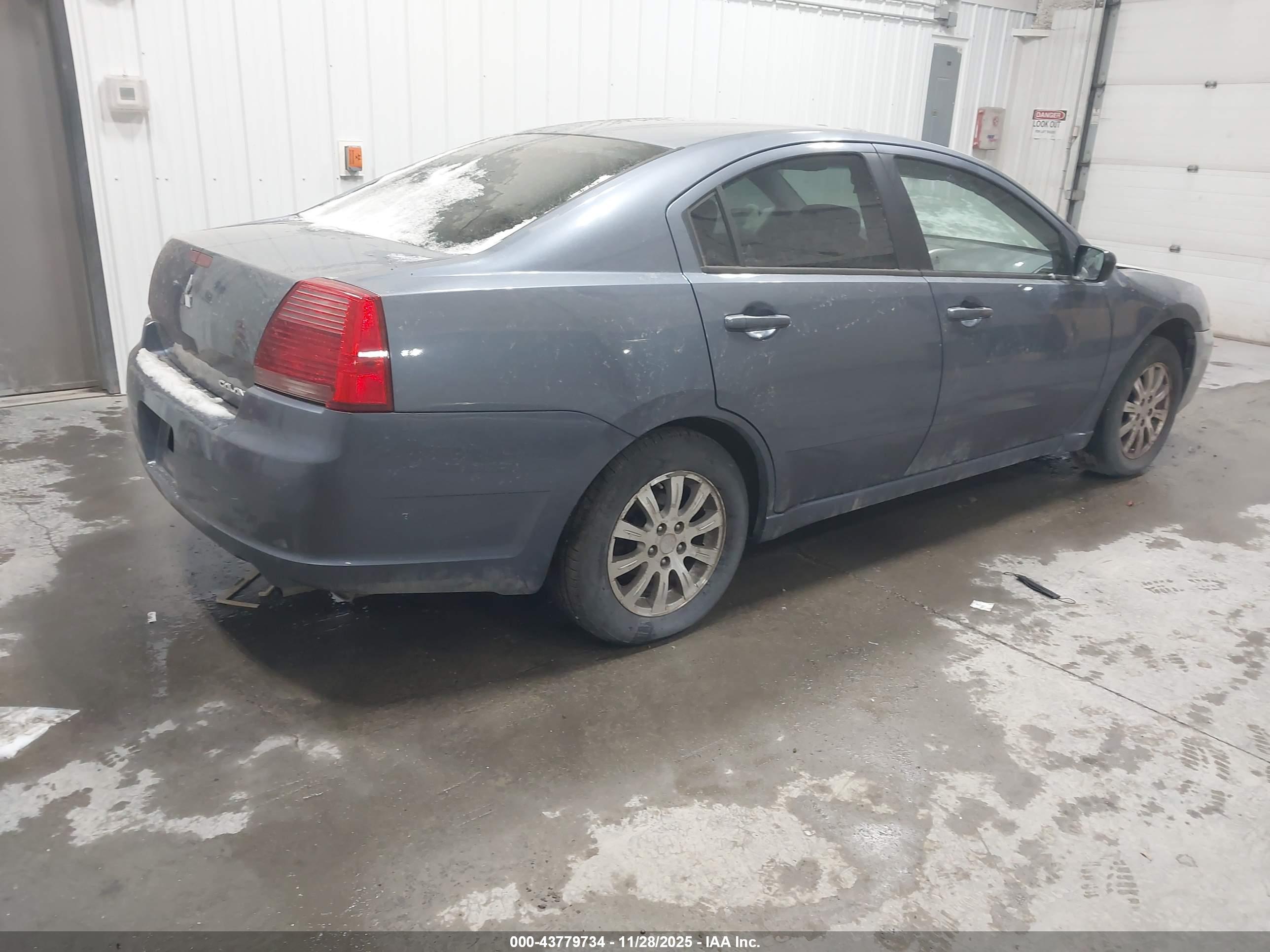 MITSUBISHI GALANT image 4