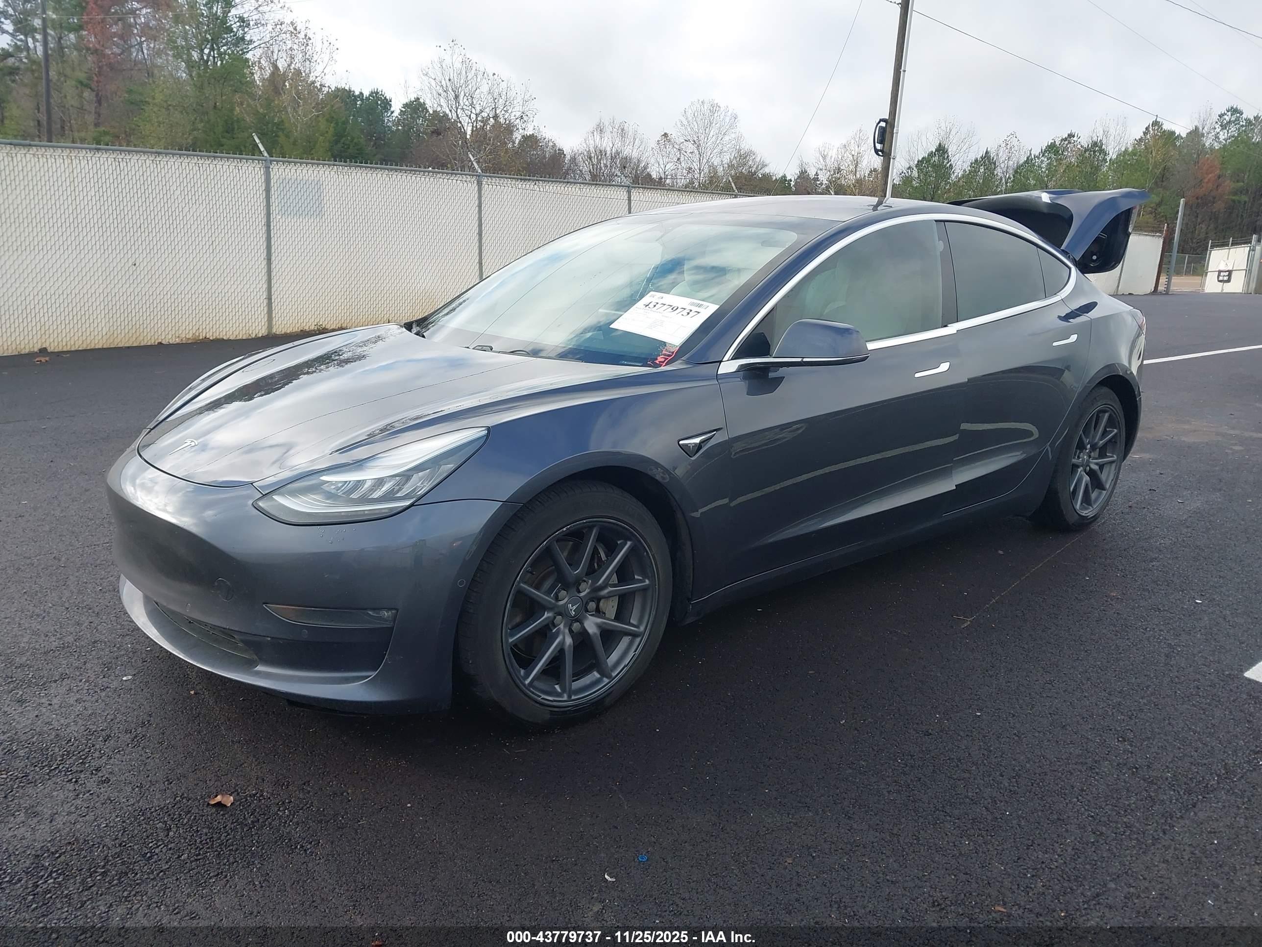 TESLA MODEL image 2