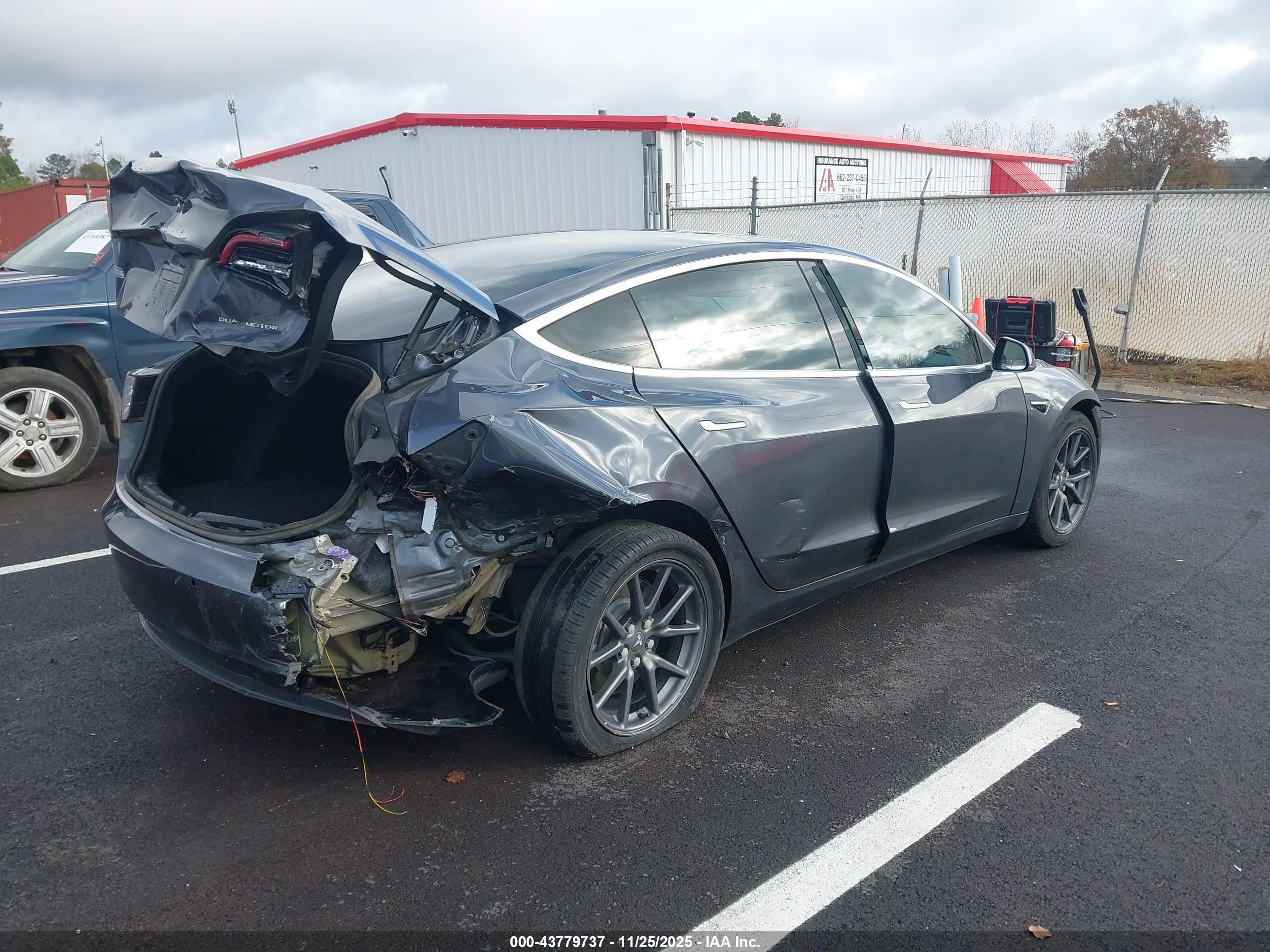 TESLA MODEL image 4