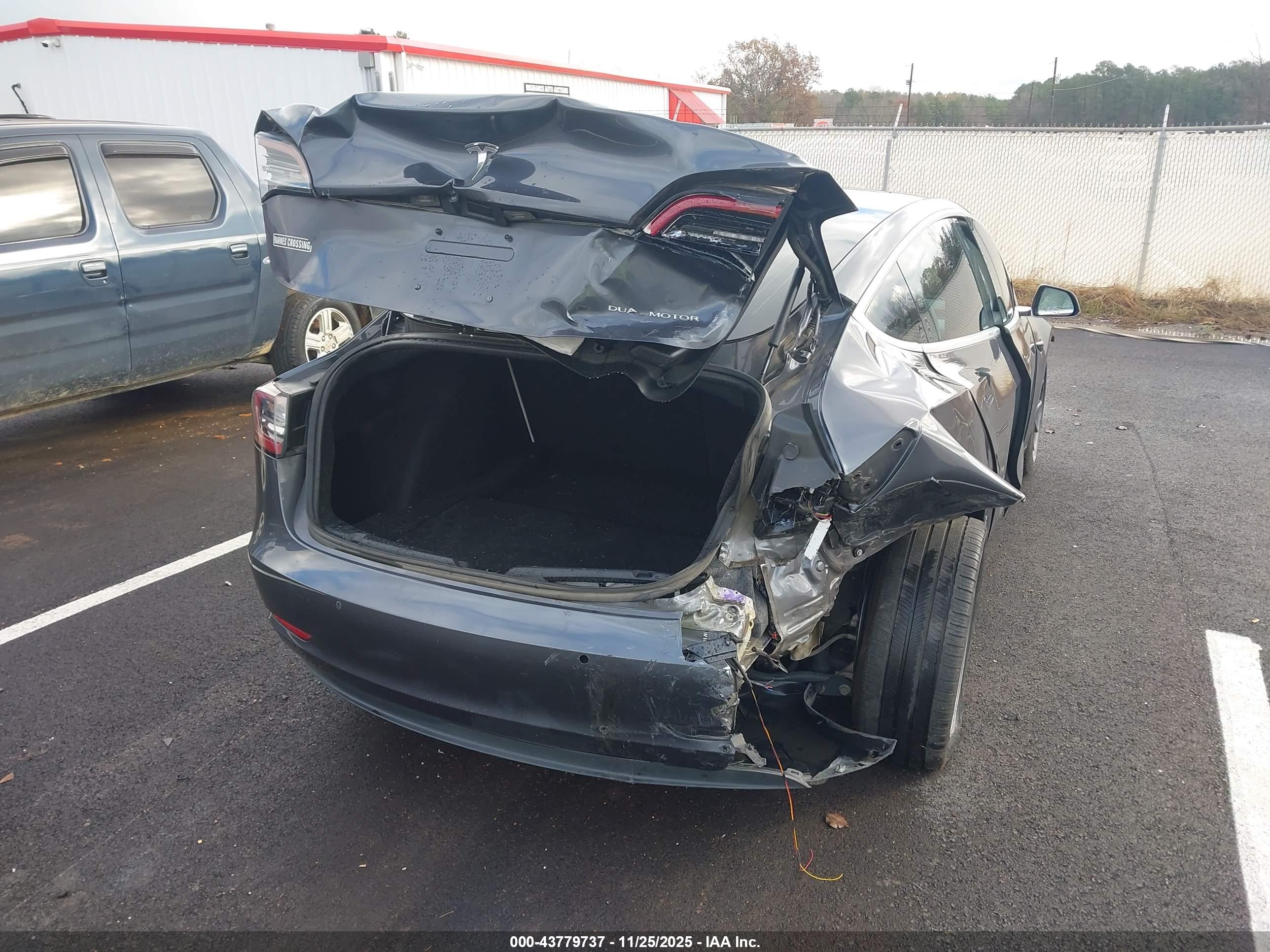 TESLA MODEL image 6