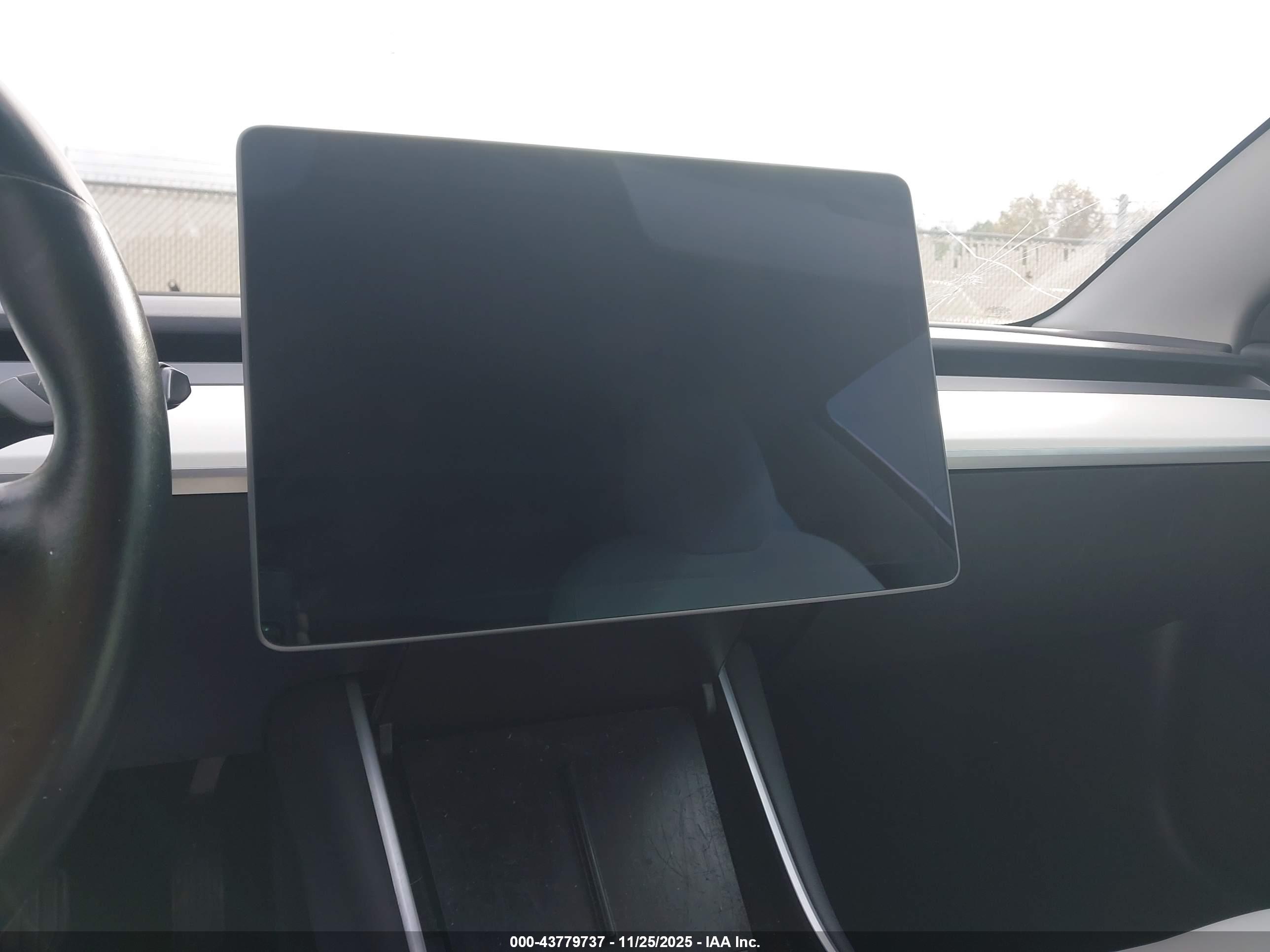 TESLA MODEL image 7