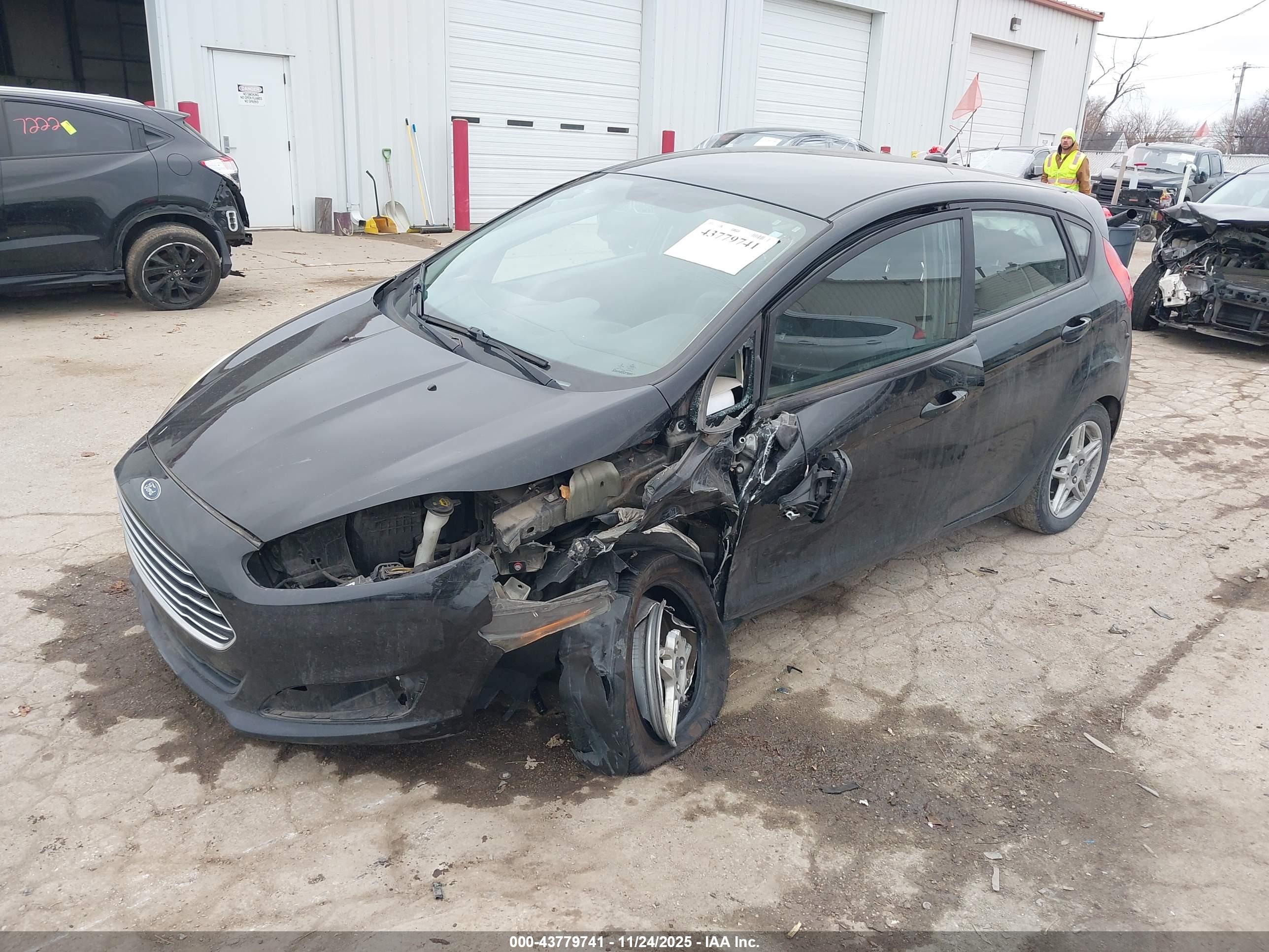 FORD FIESTA image 2