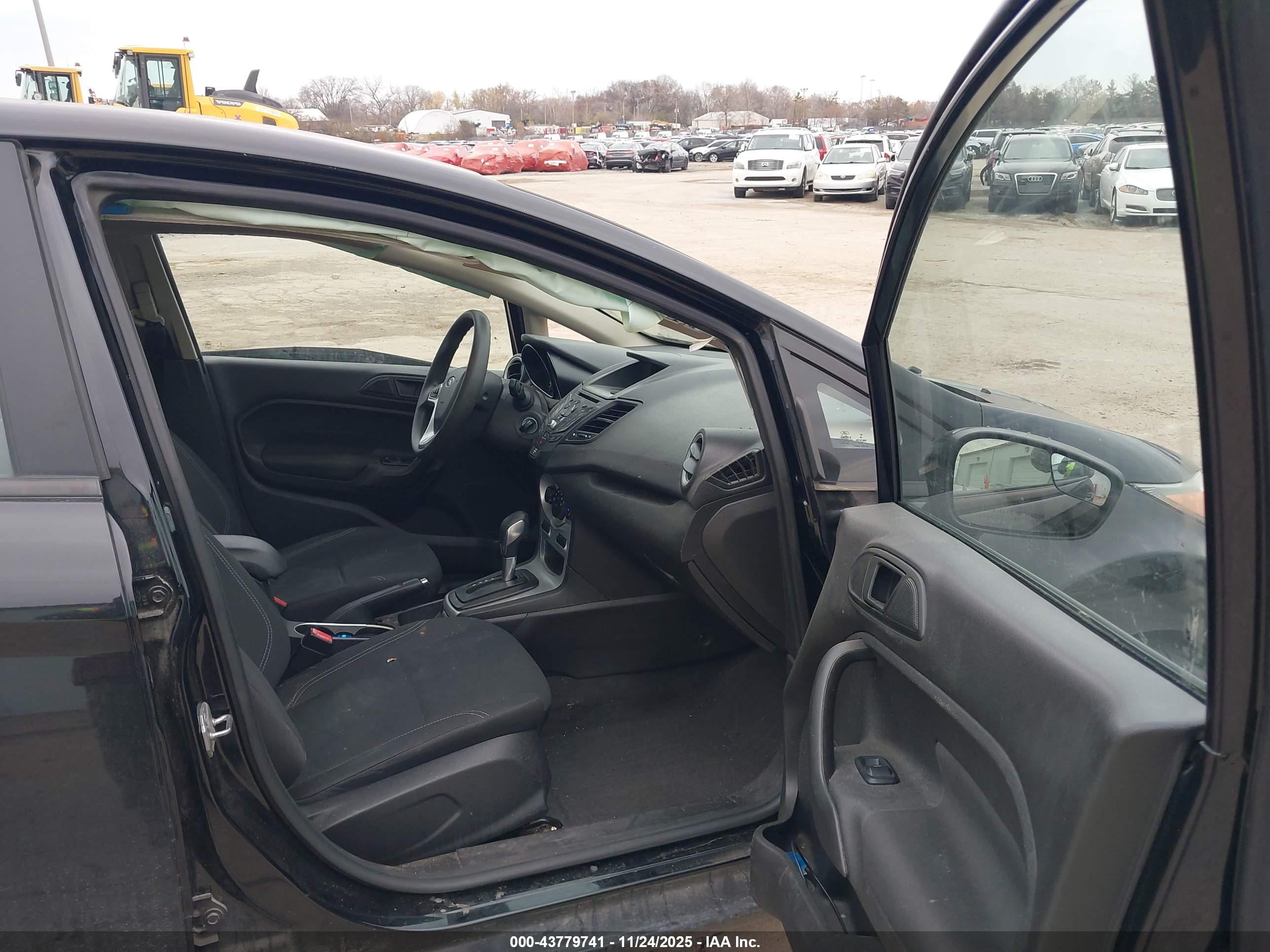 FORD FIESTA image 5
