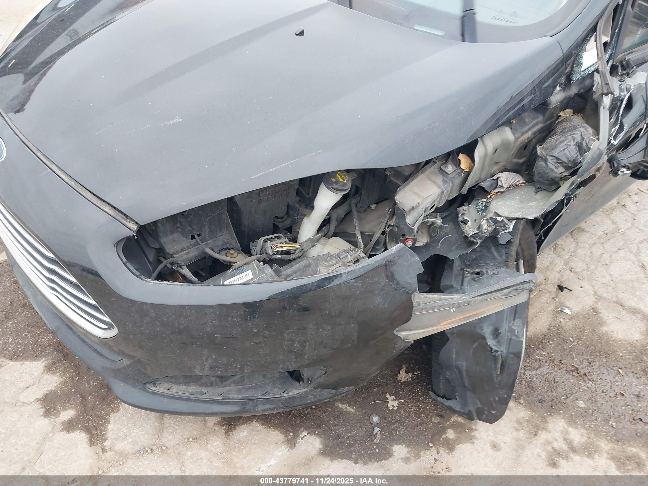 FORD FIESTA image 6