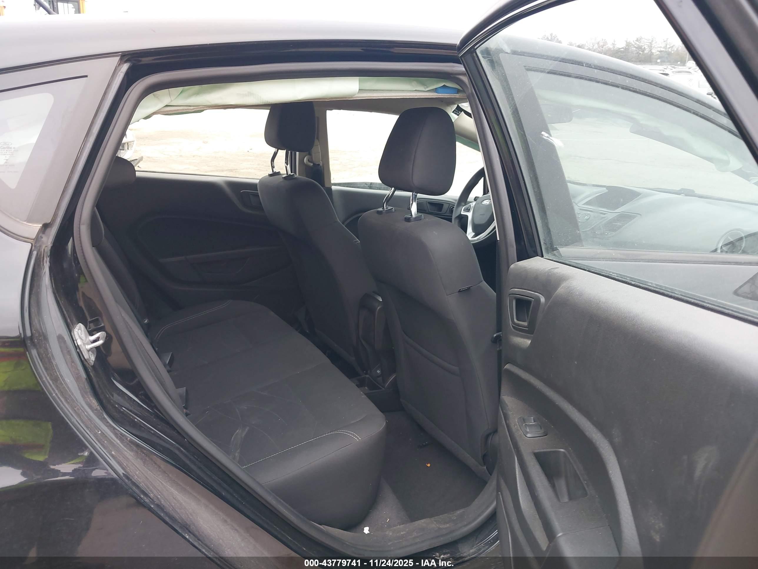 FORD FIESTA image 8