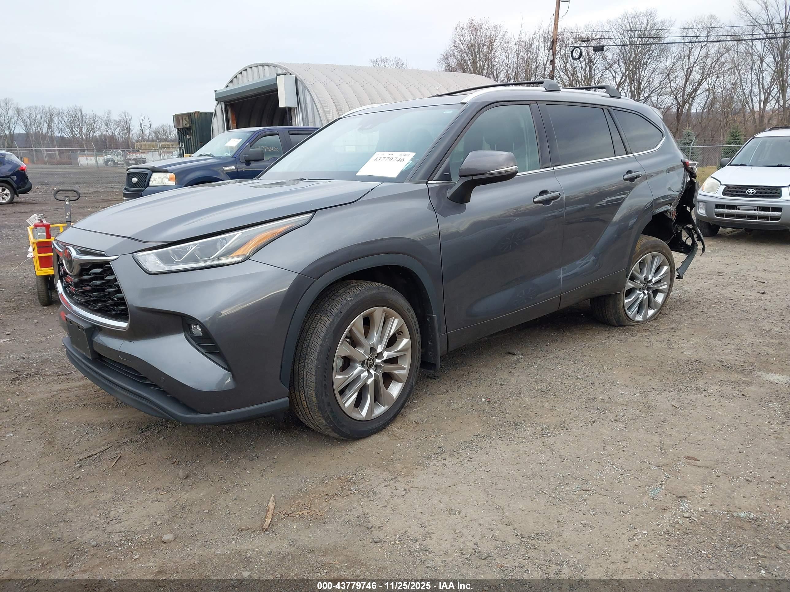 TOYOTA HIGHLANDER image 2