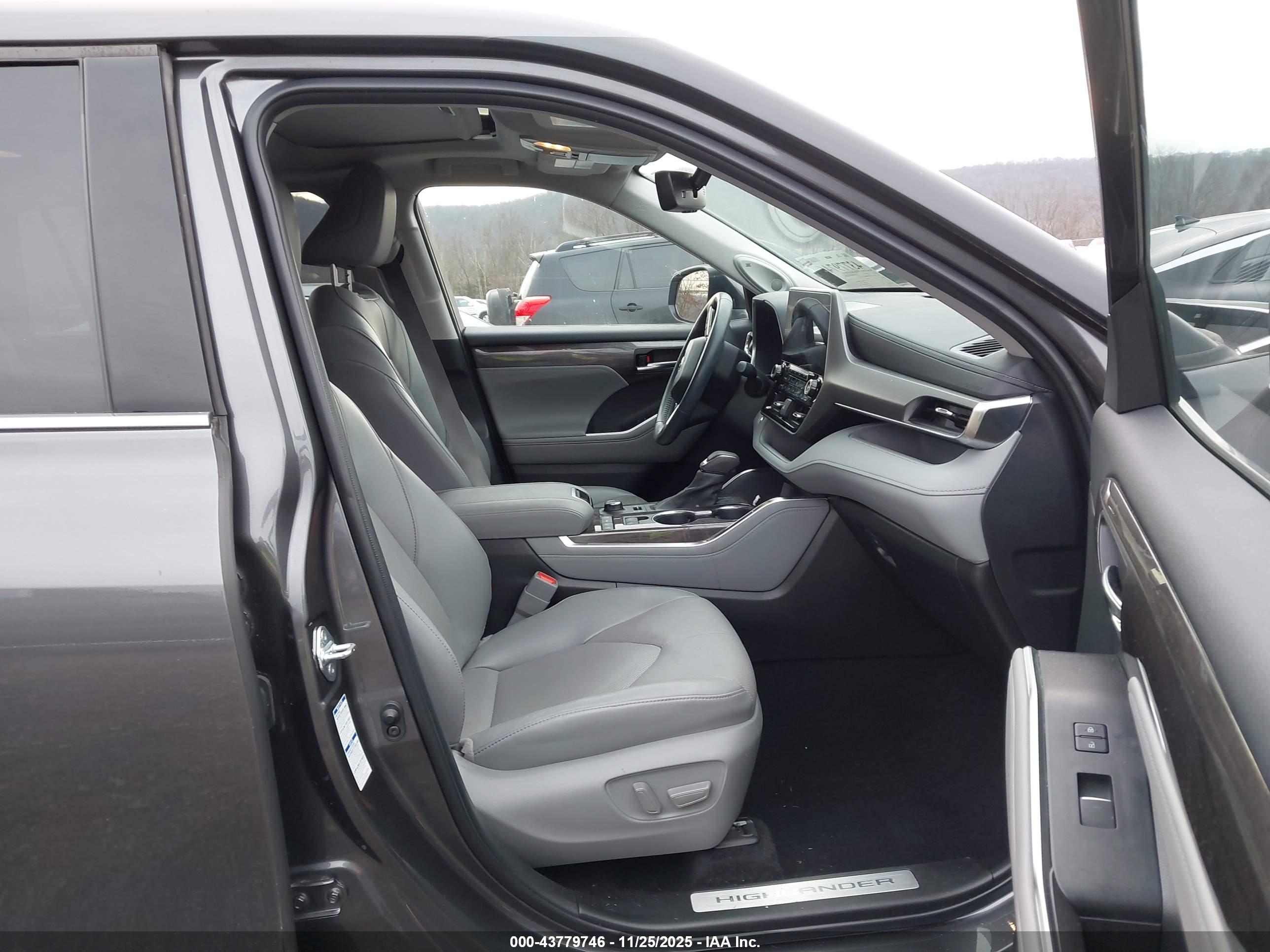 TOYOTA HIGHLANDER image 5