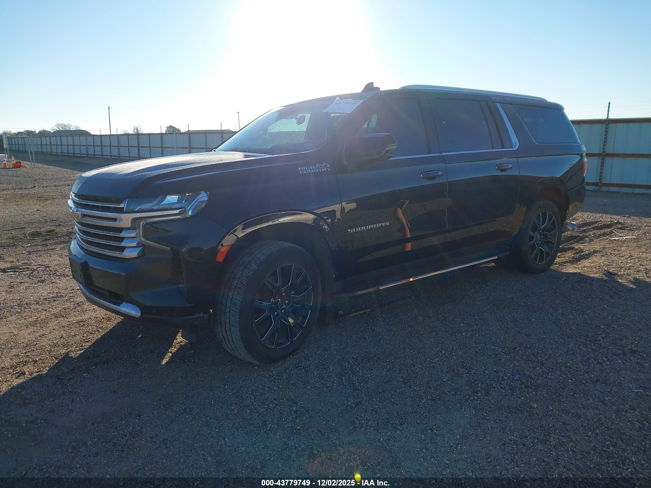 CHEVROLET SUBURBAN image 2