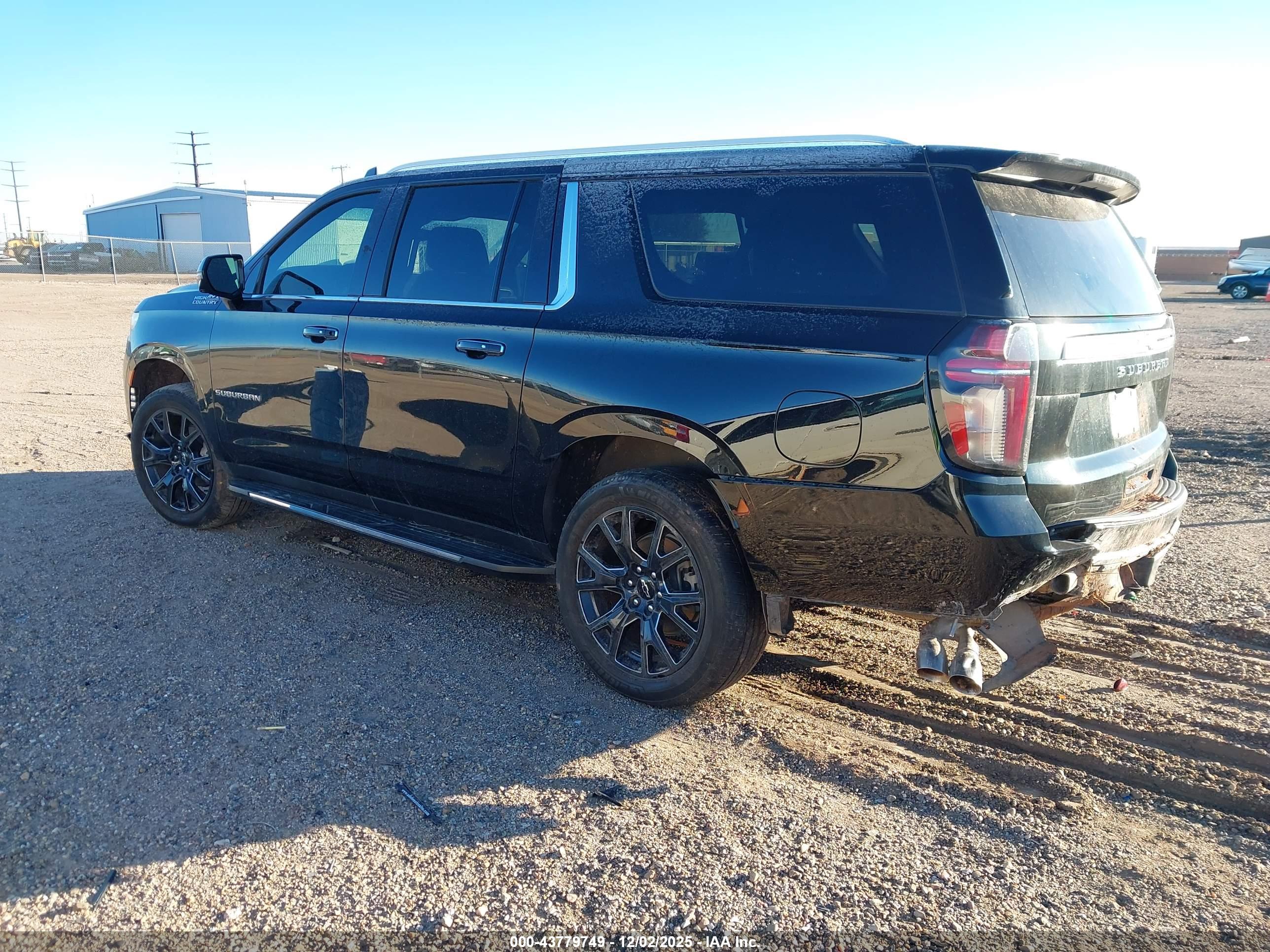 CHEVROLET SUBURBAN image 3