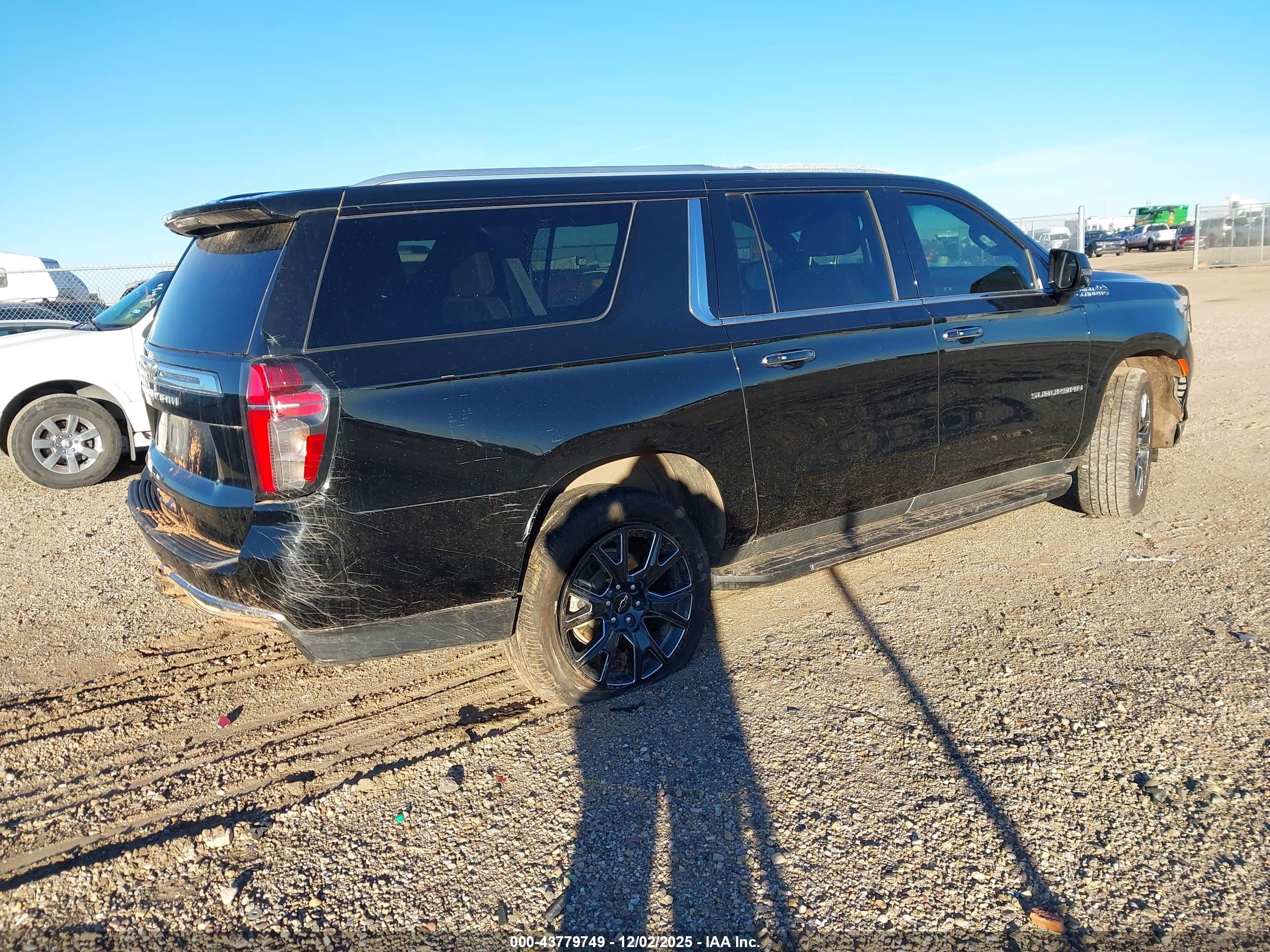 CHEVROLET SUBURBAN image 4