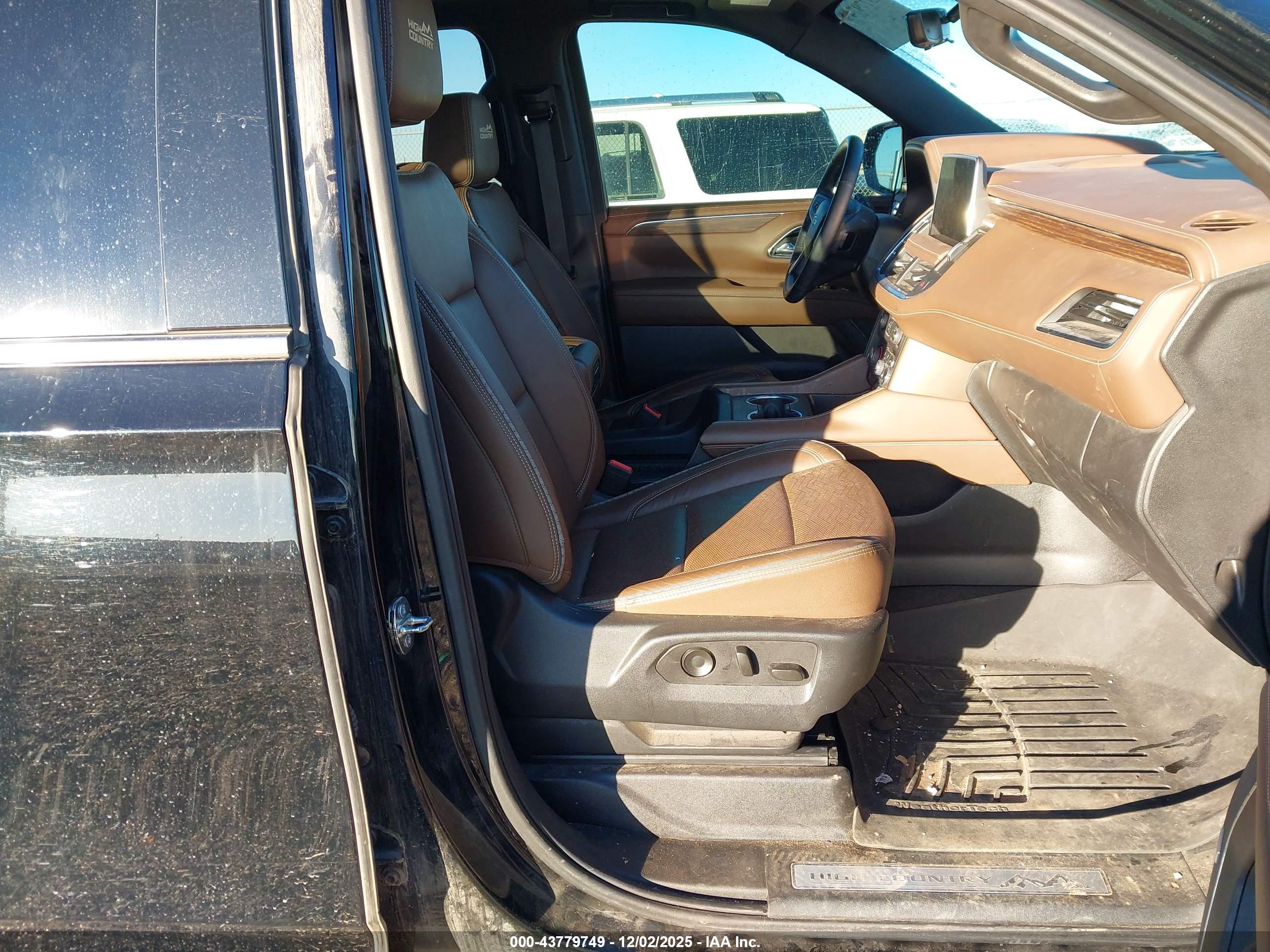 CHEVROLET SUBURBAN image 5