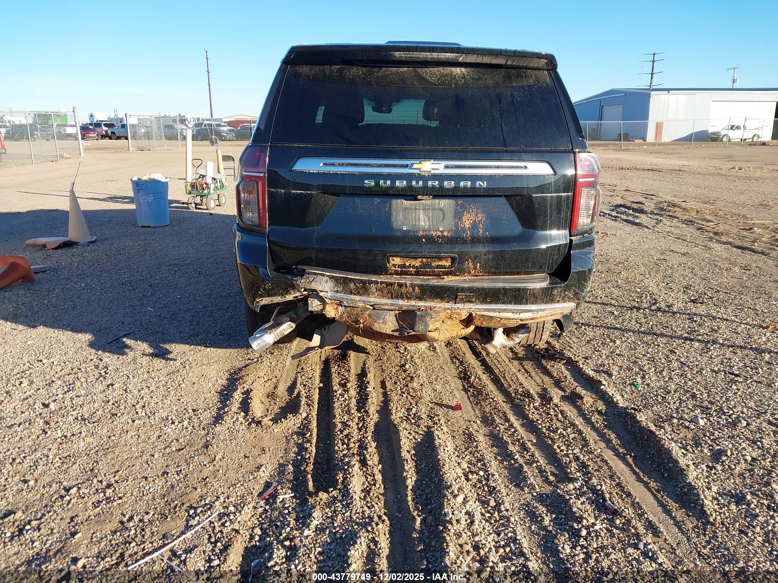 CHEVROLET SUBURBAN image 6