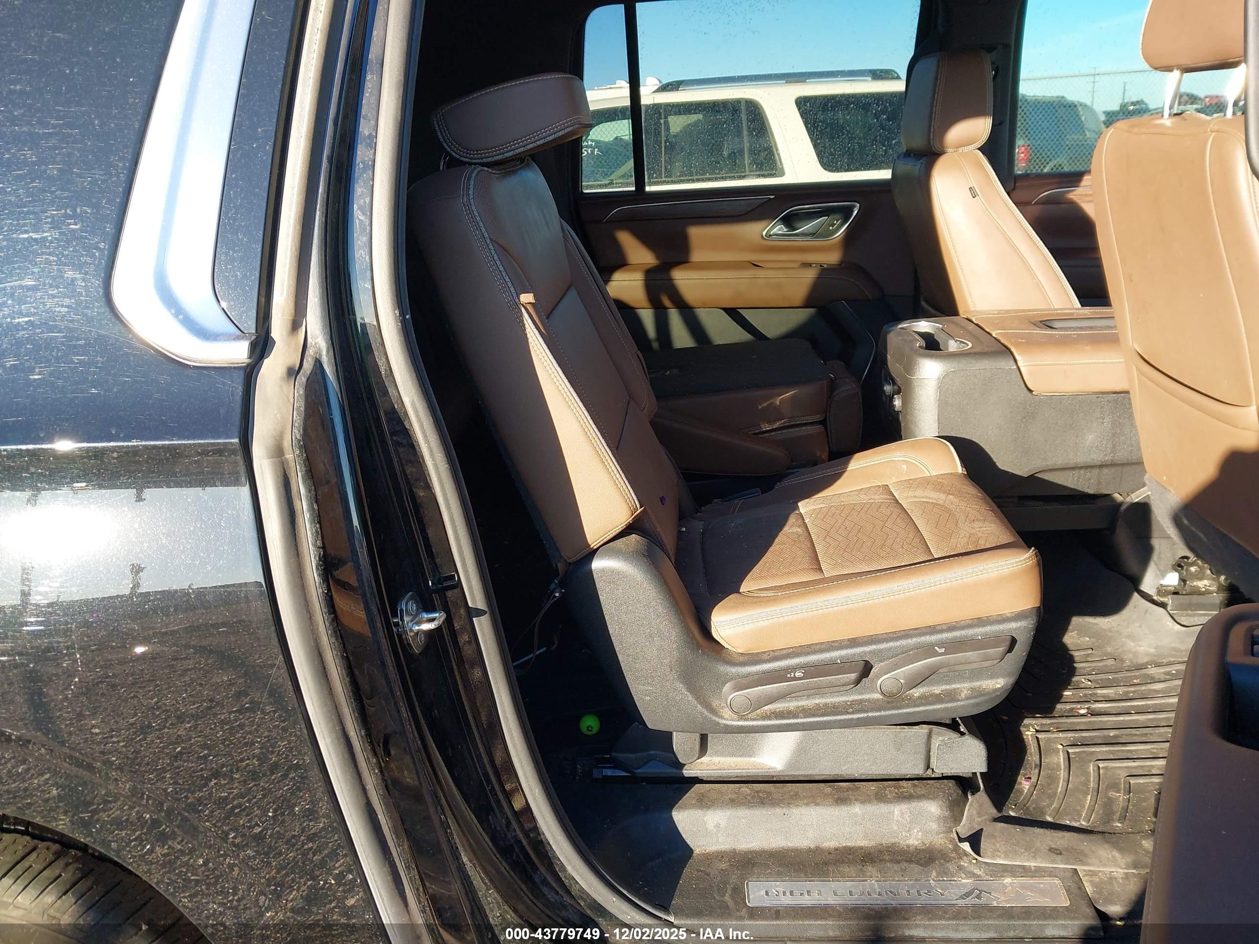 CHEVROLET SUBURBAN image 8