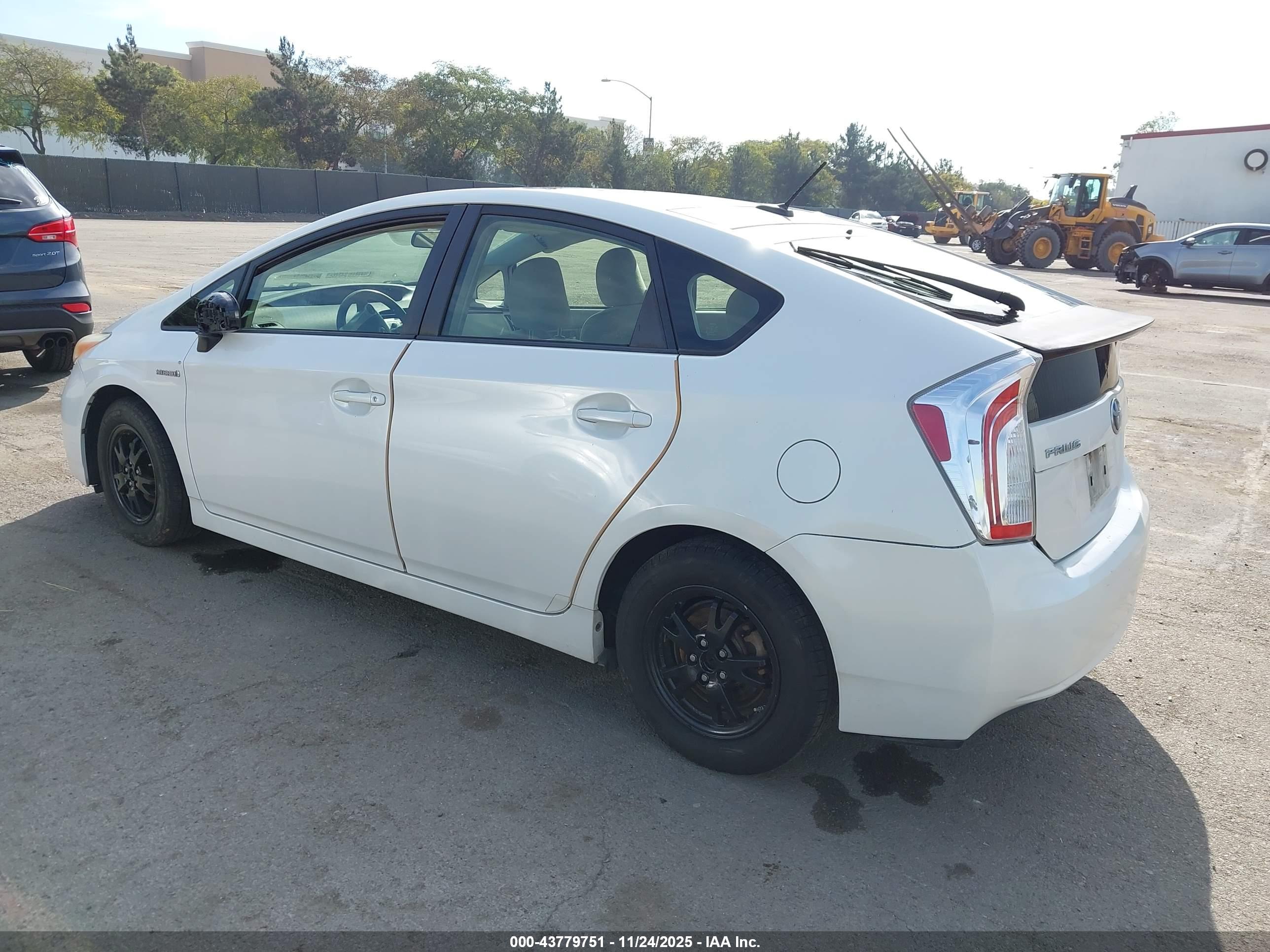 TOYOTA PRIUS image 3