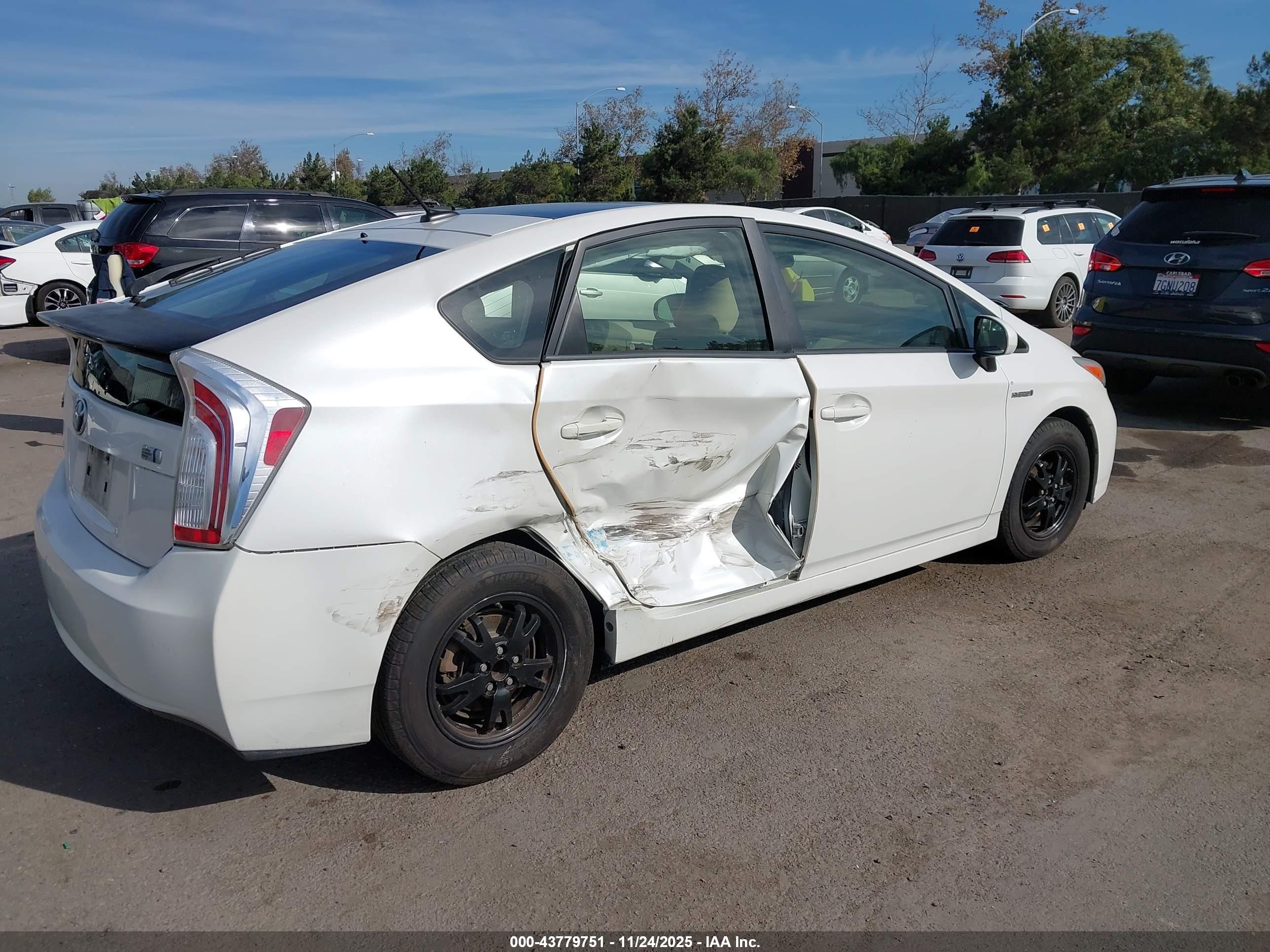 TOYOTA PRIUS image 4