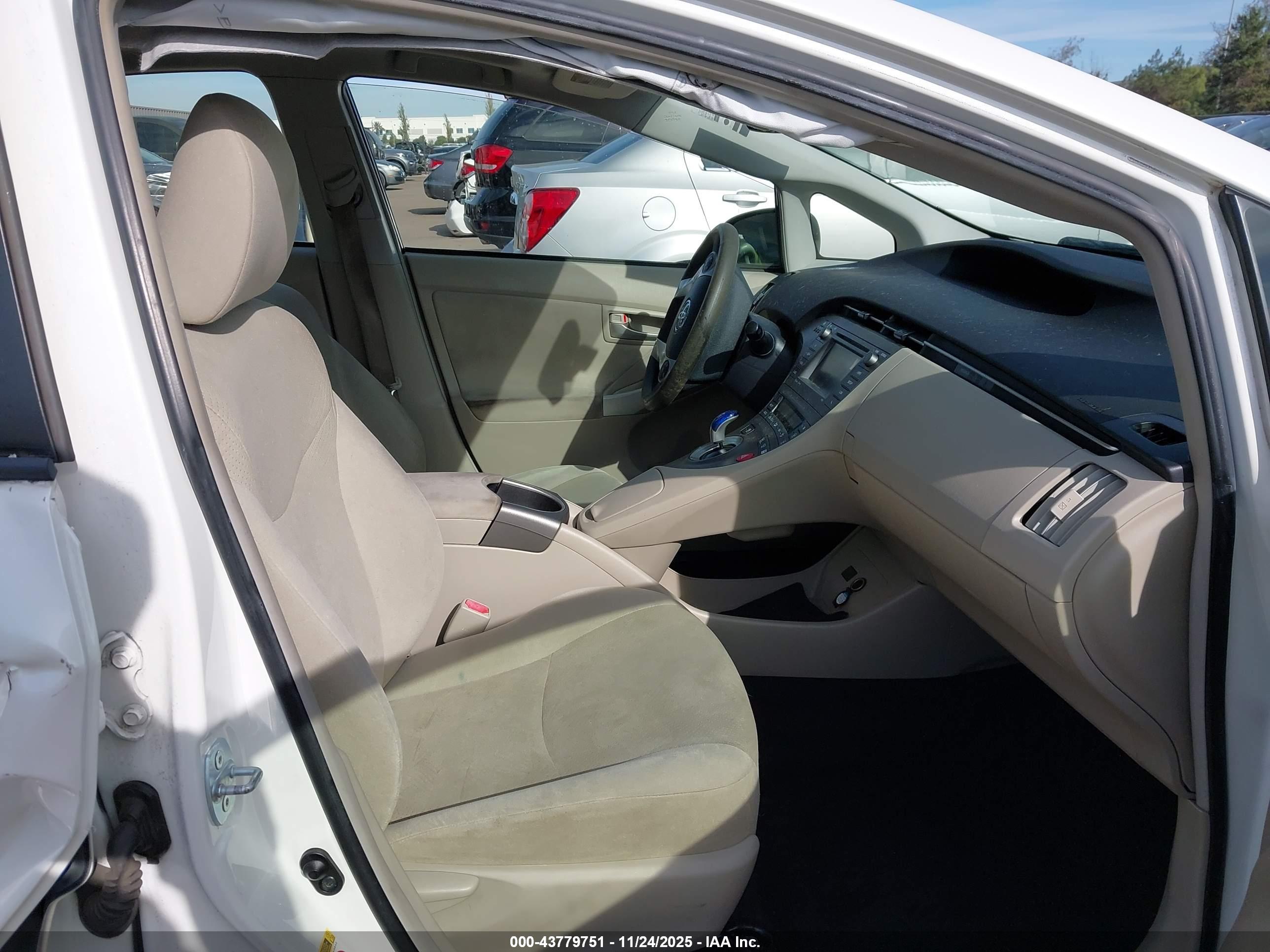 TOYOTA PRIUS image 5