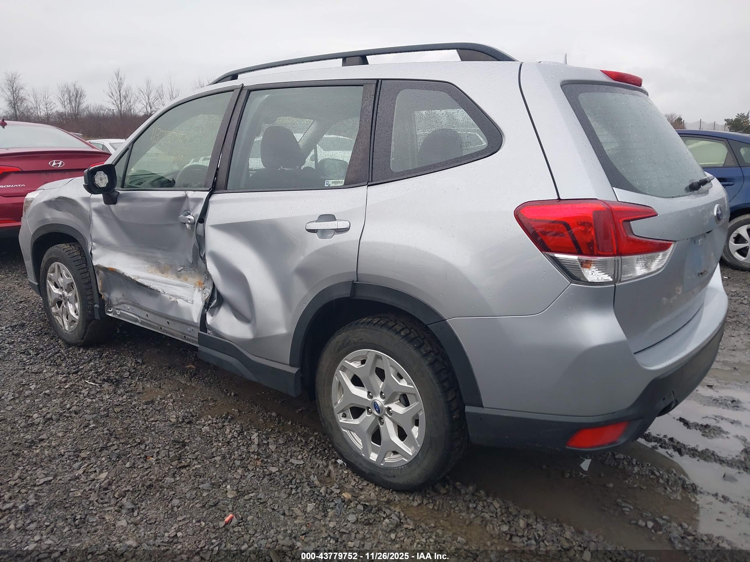 SUBARU FORESTER image 3