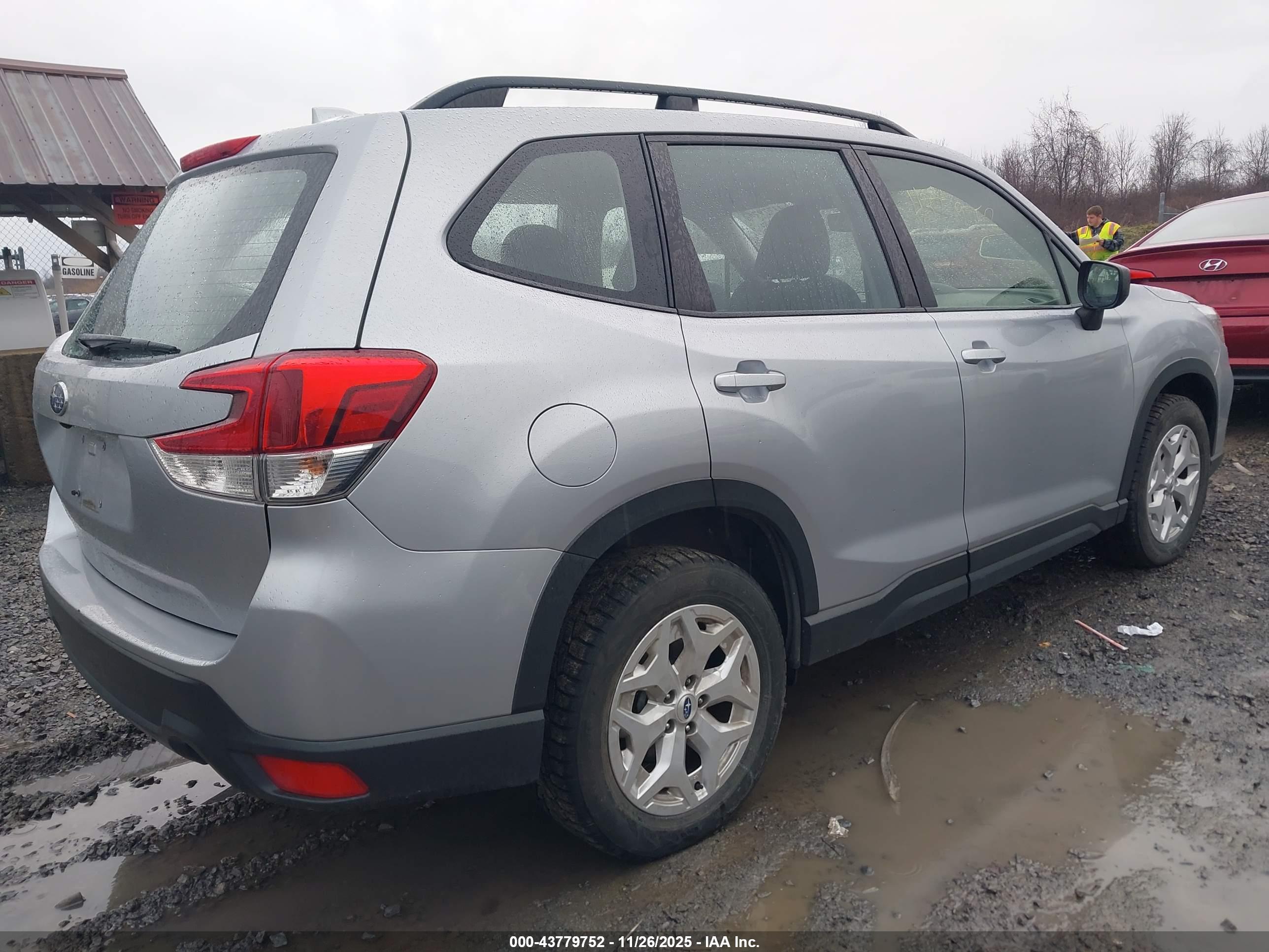 SUBARU FORESTER image 4