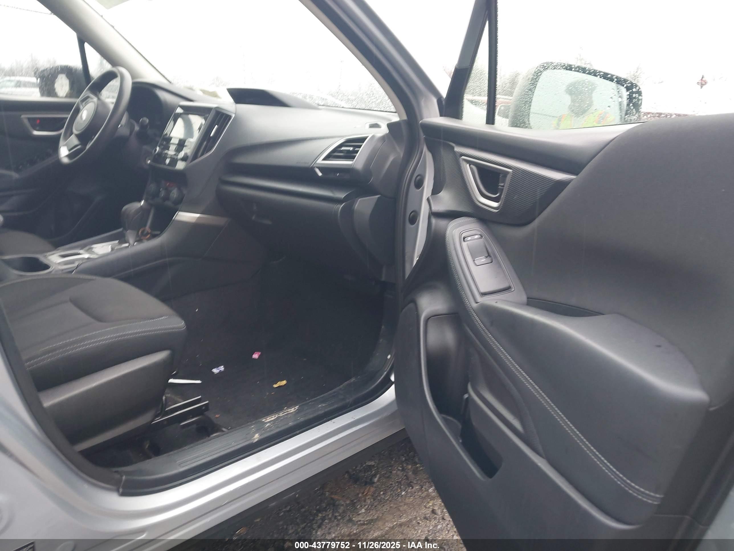 SUBARU FORESTER image 5