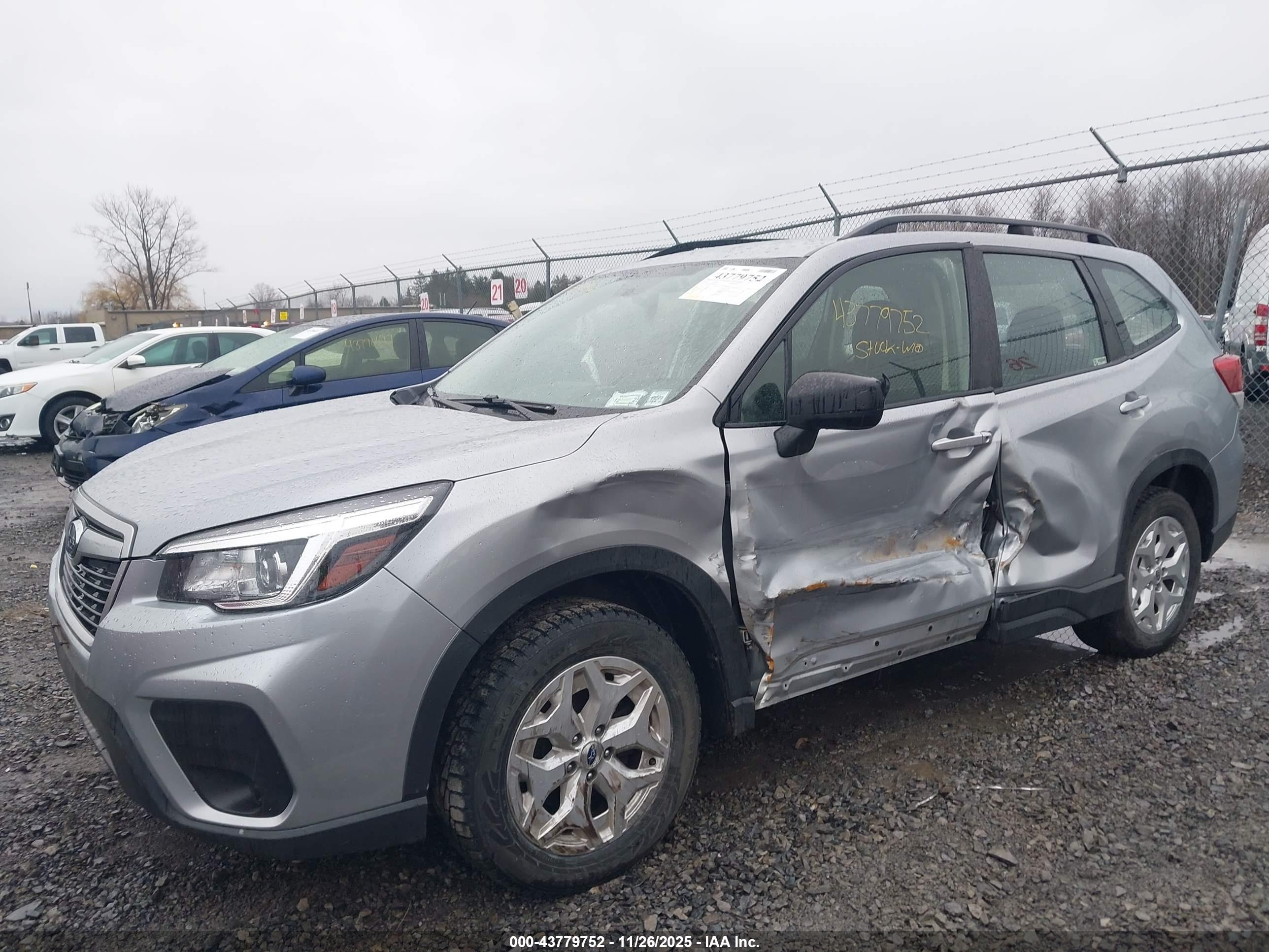 SUBARU FORESTER image 6