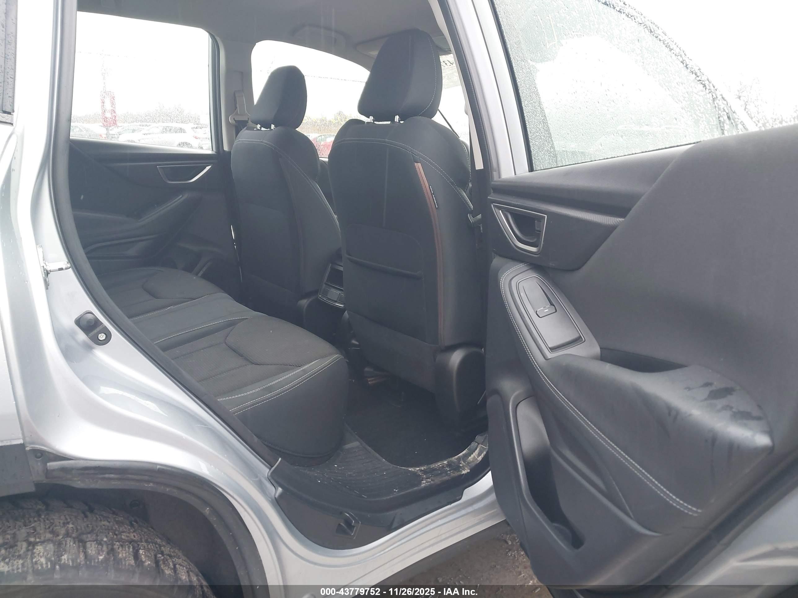 SUBARU FORESTER image 8