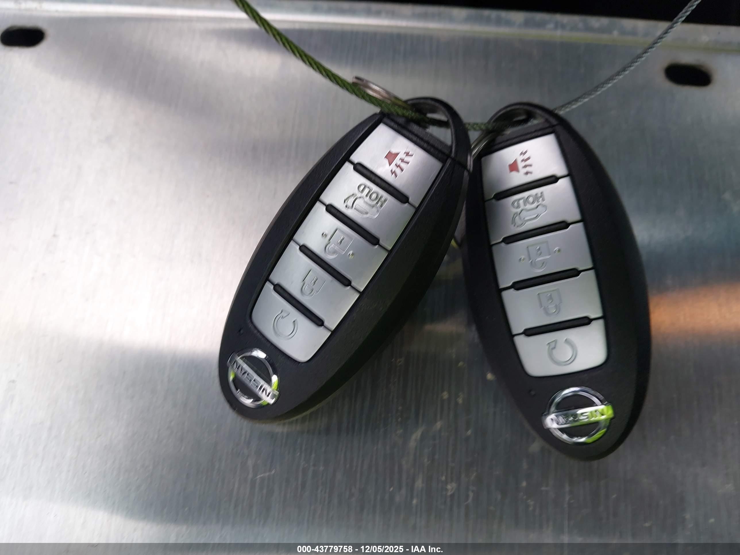 NISSAN ROGUE image 11