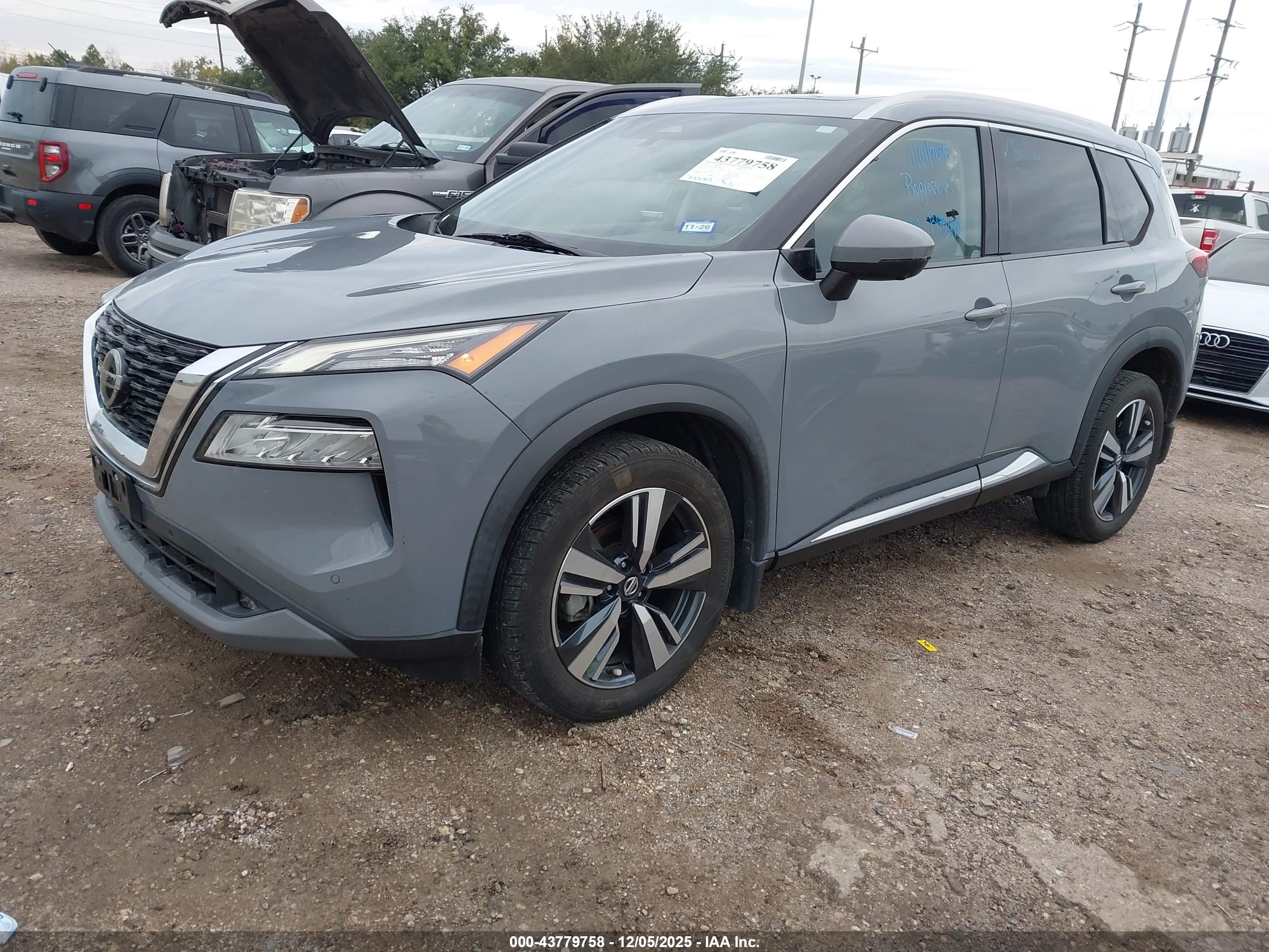 NISSAN ROGUE image 2