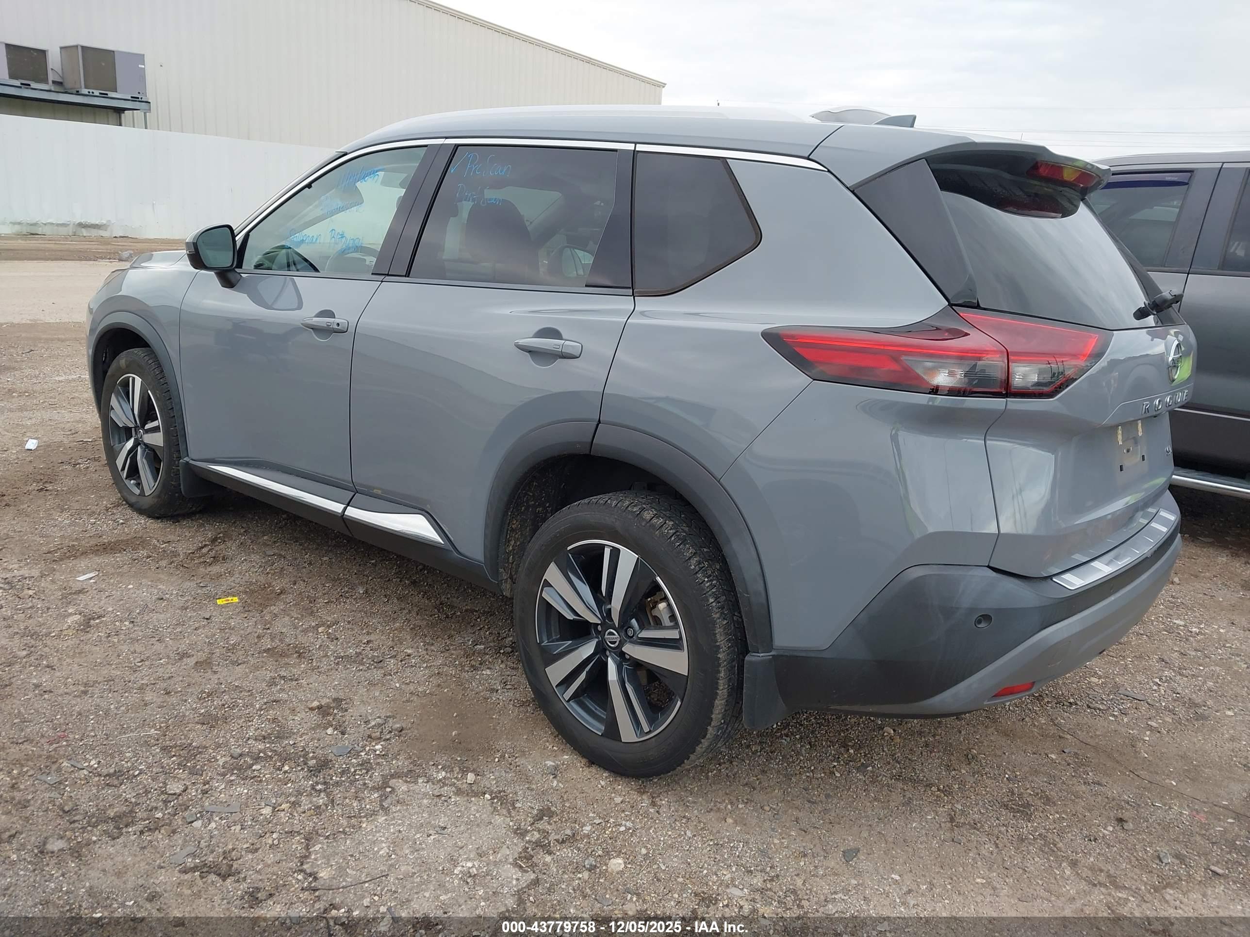 NISSAN ROGUE image 3