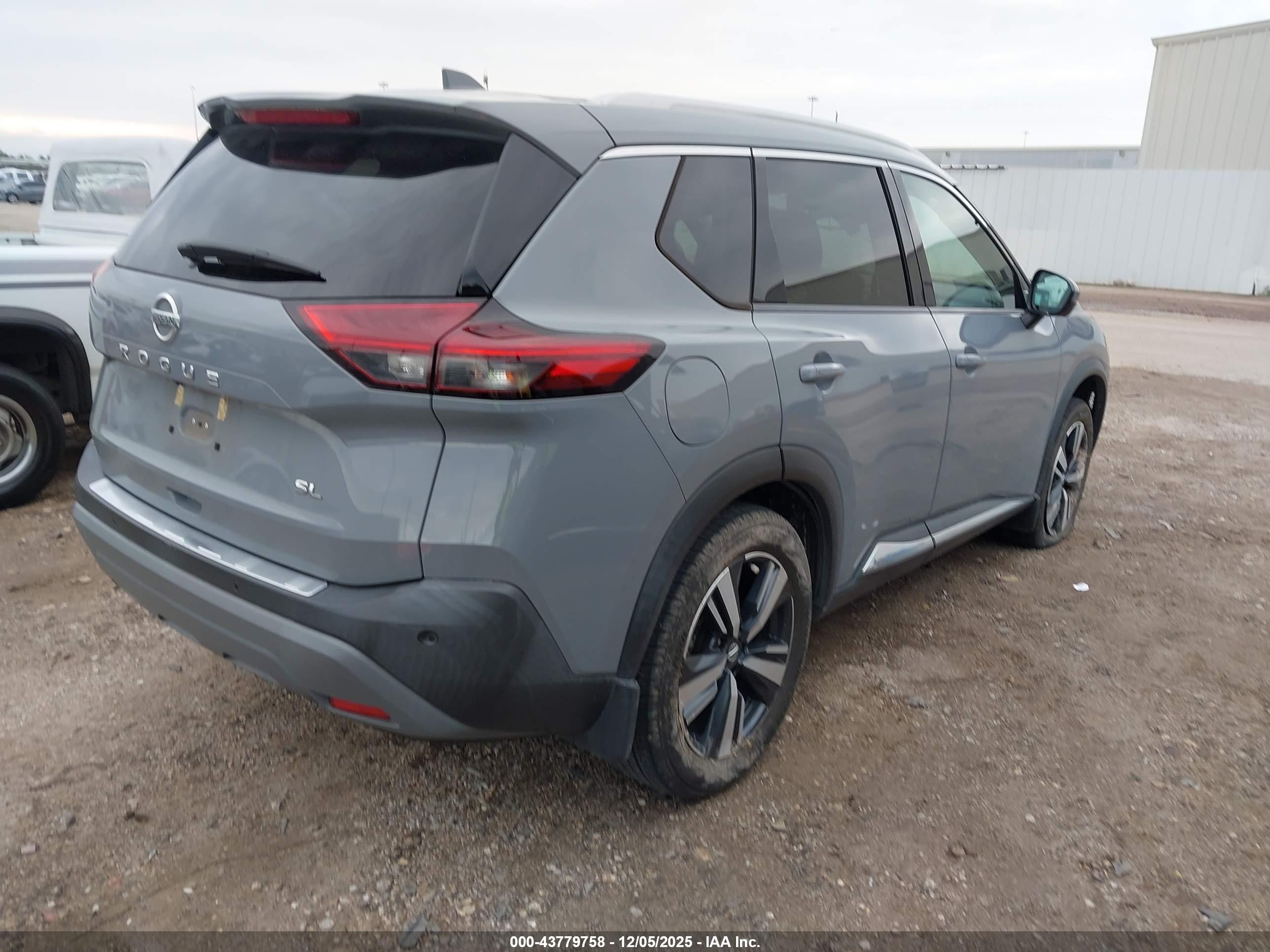 NISSAN ROGUE image 4