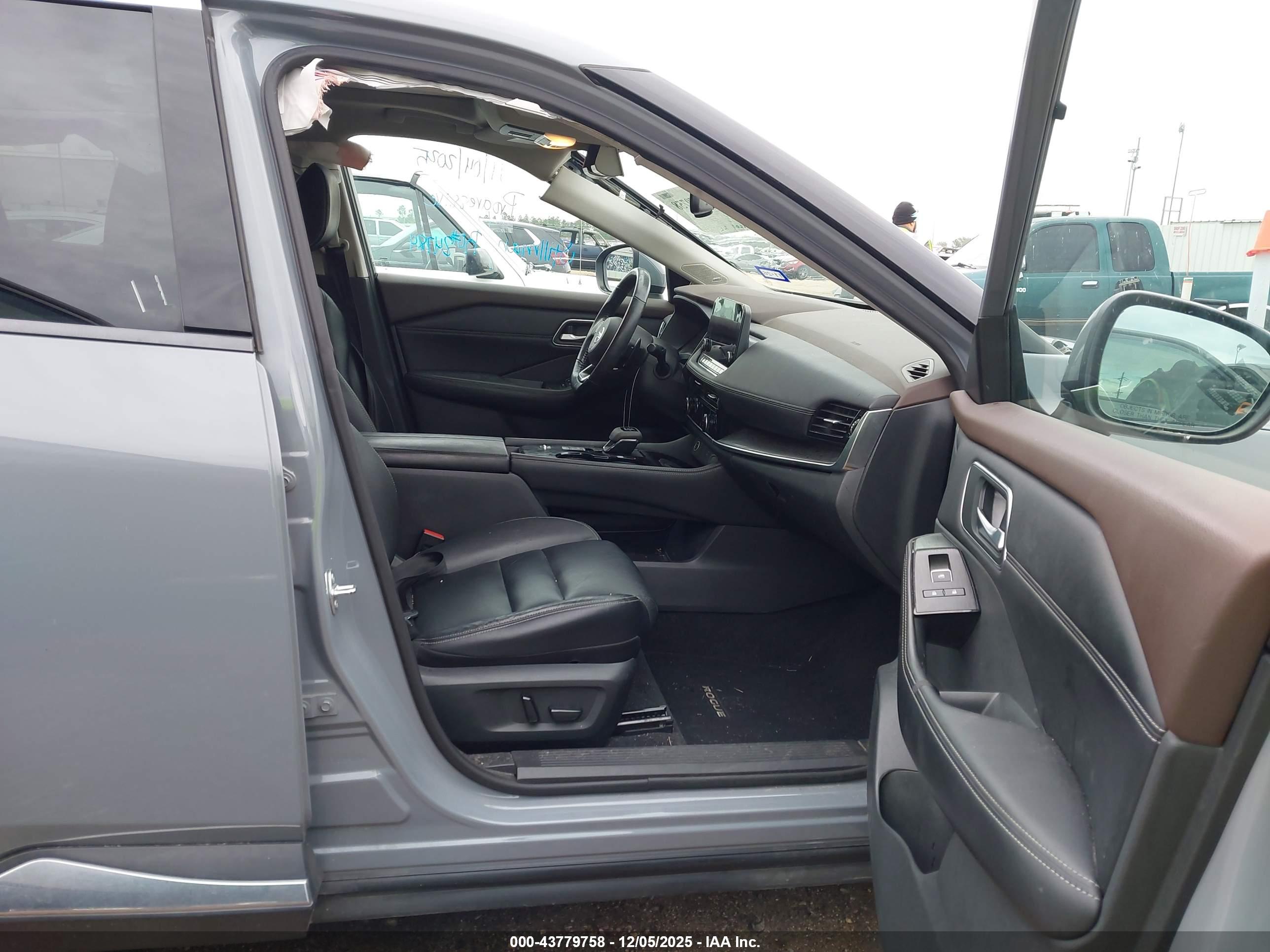 NISSAN ROGUE image 5