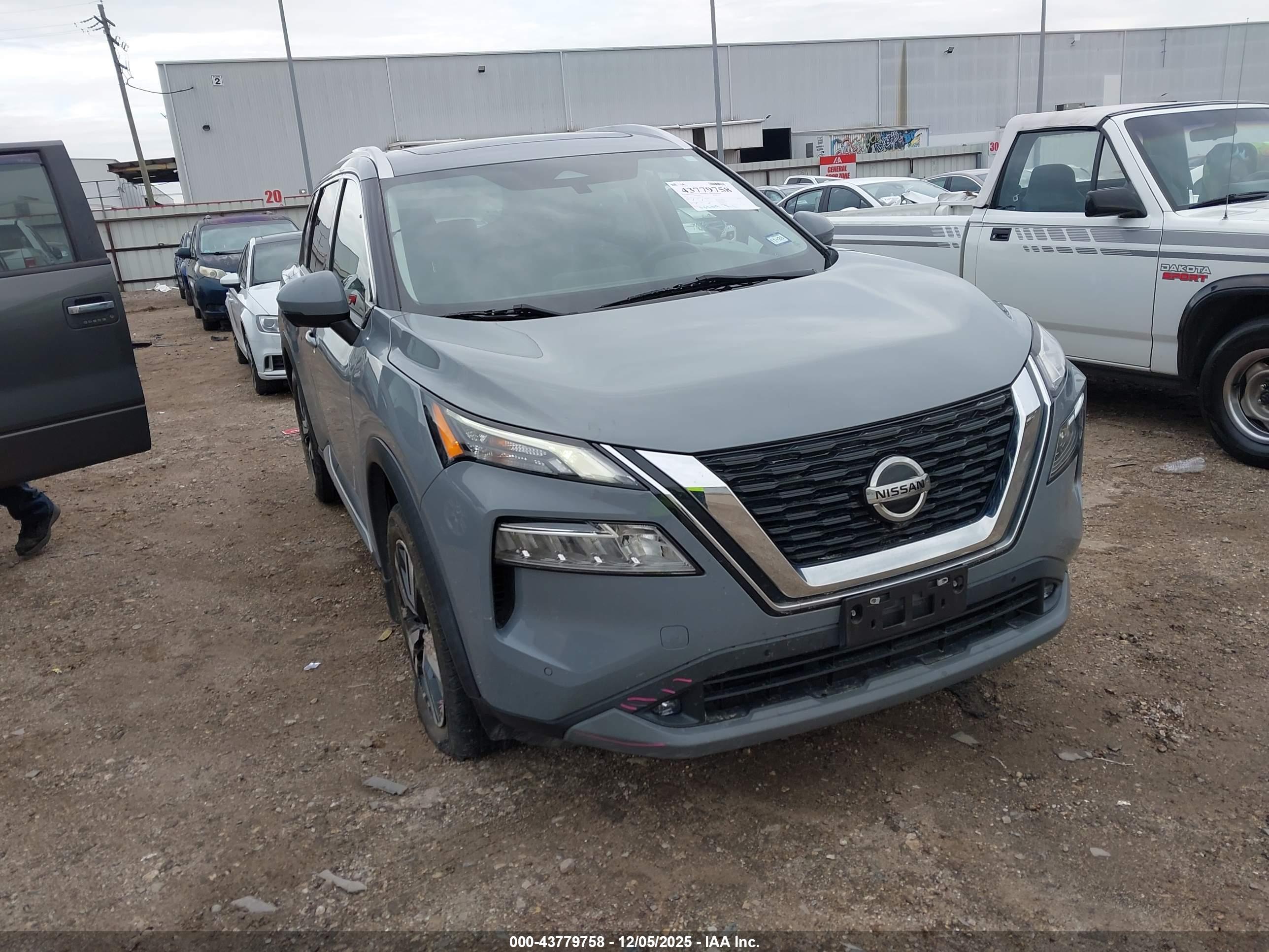 NISSAN ROGUE image 6