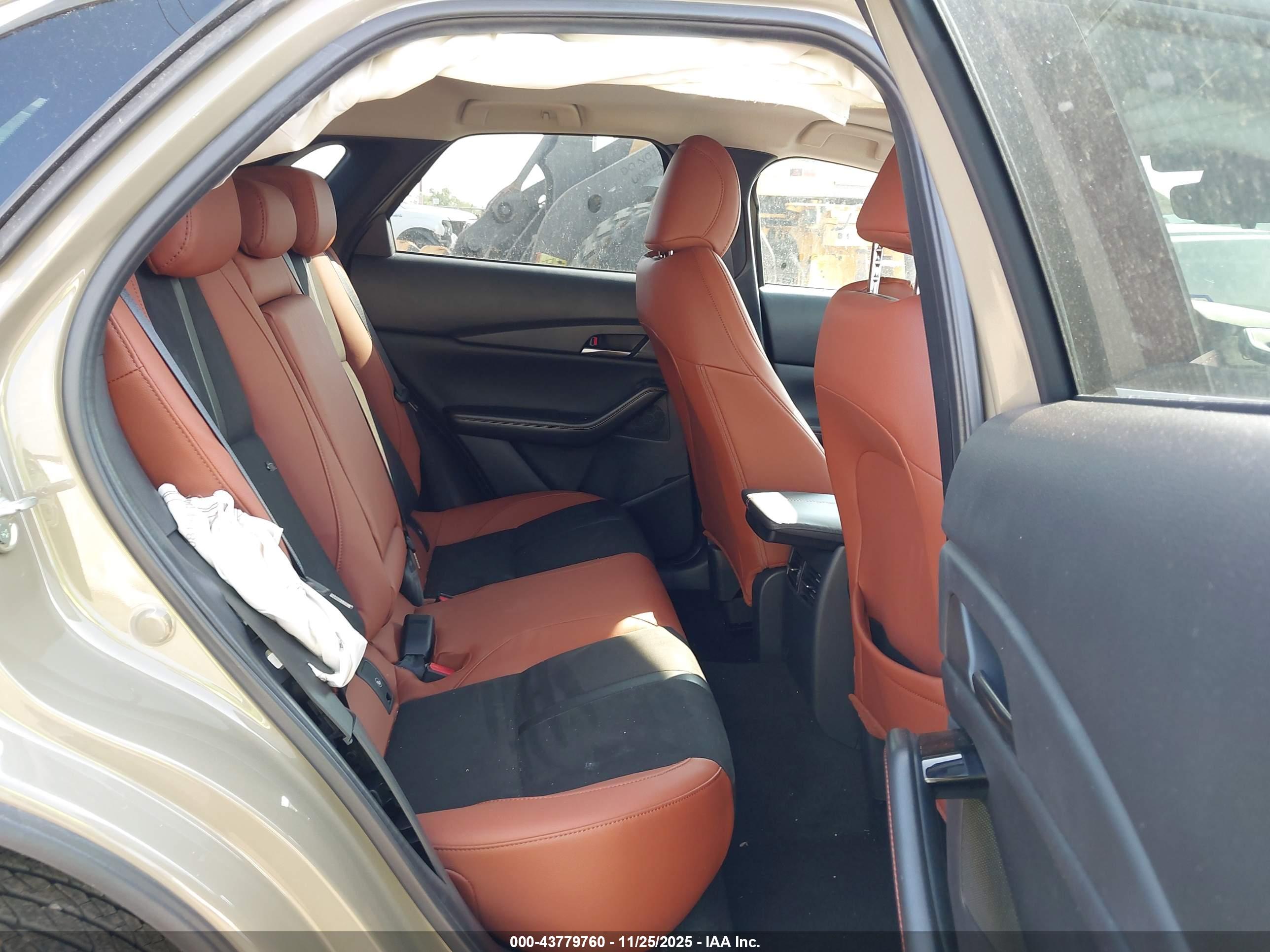 MAZDA CX-30 image 8